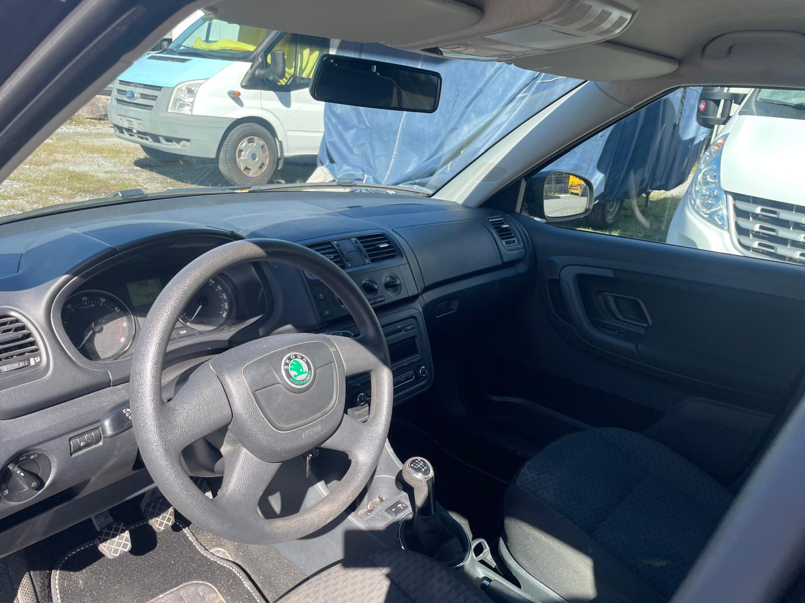 SKODA Fabia 1.2 TSI Ambiente-image-9