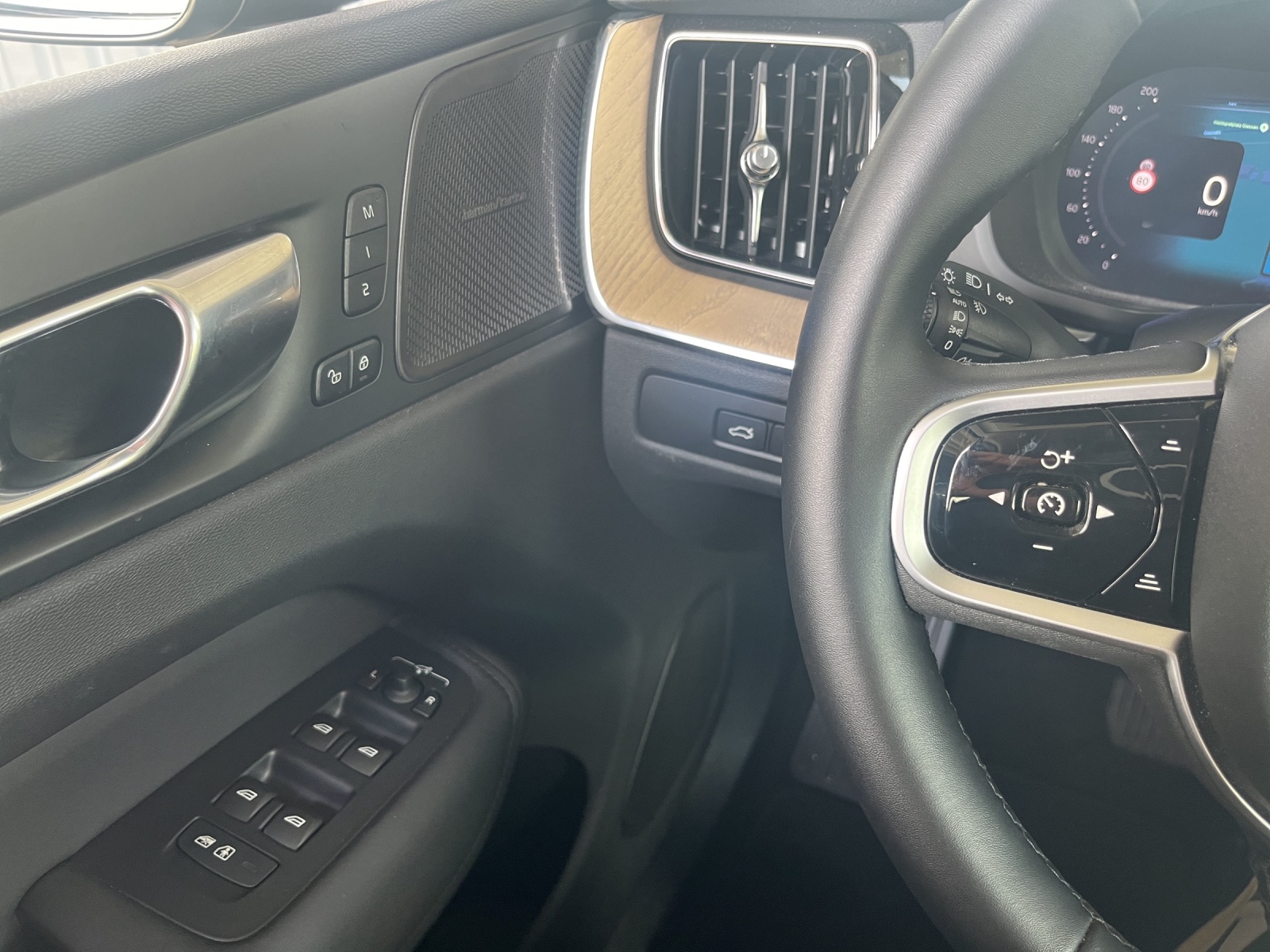 VOLVO XC60 2.0 T8 TE Plus Dark eAWD-image-14