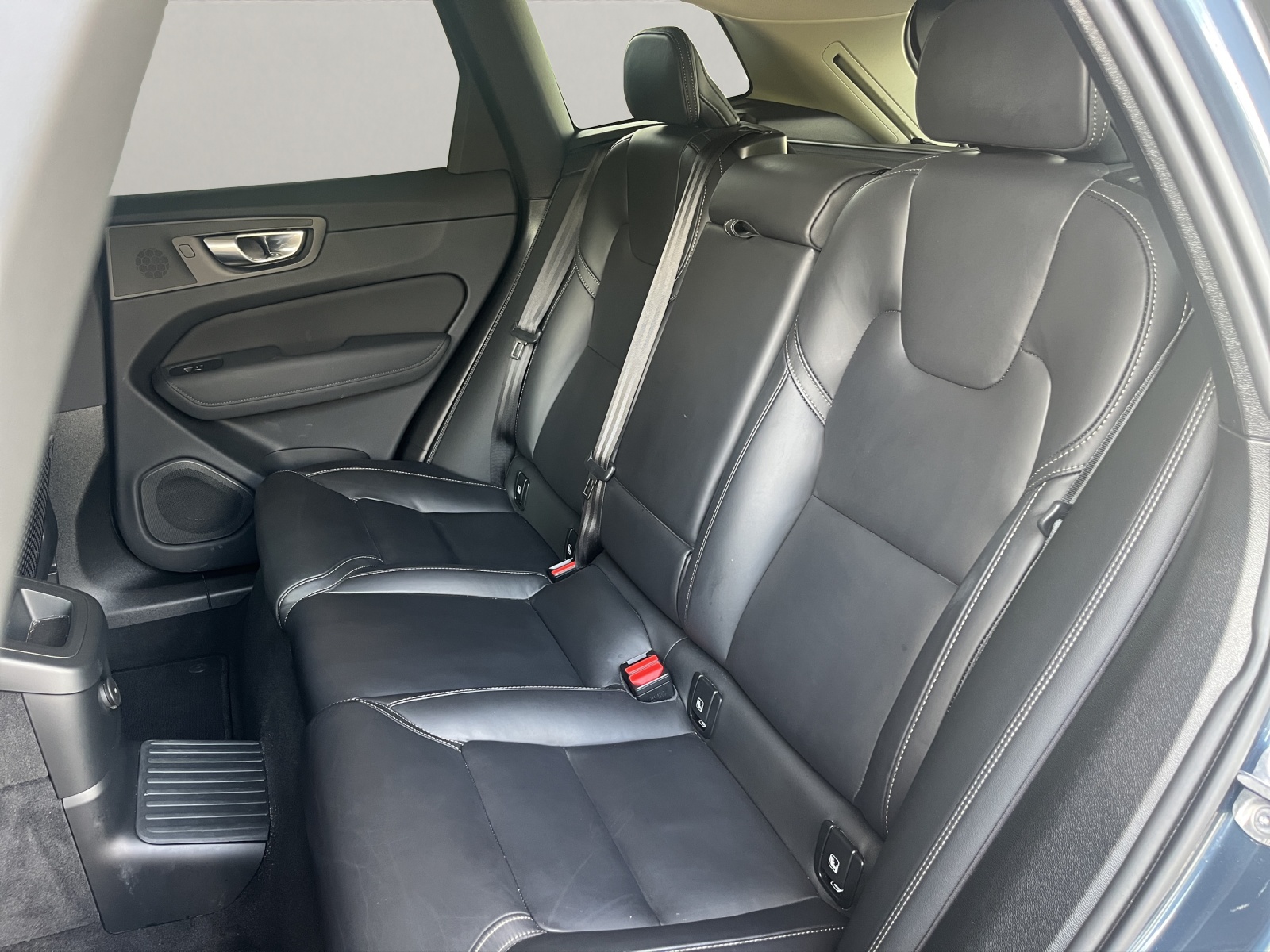 VOLVO XC60 2.0 T8 TE Plus Dark eAWD-image-11