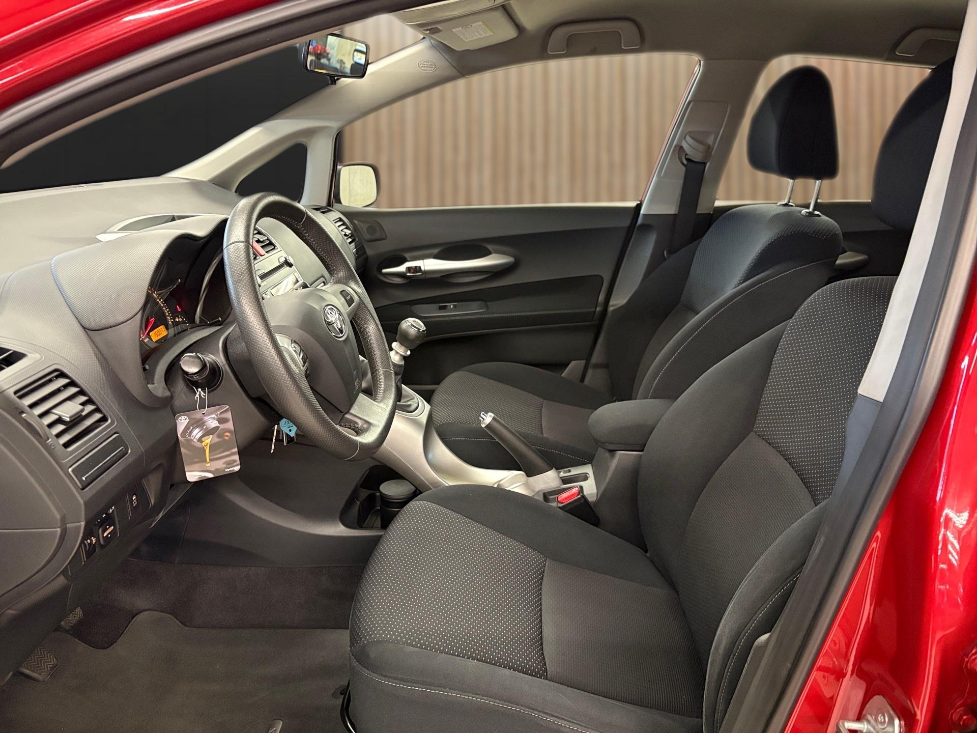 TOYOTA Auris 1.6 easy-image-10