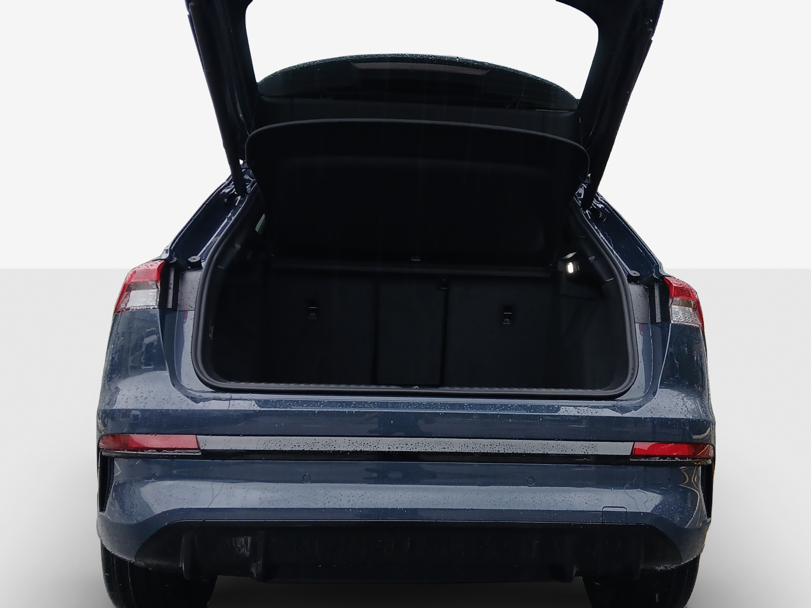 AUDI Q4 e-tron SUV quattro performance Swiss Ski-image-12