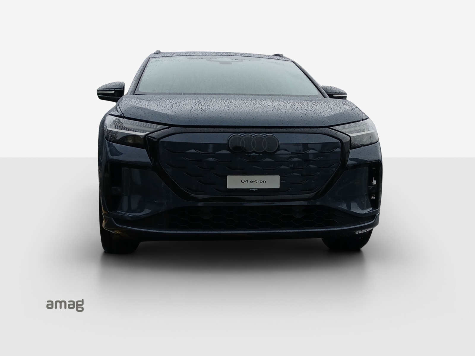 AUDI Q4 e-tron SUV quattro performance Swiss Ski-image-6