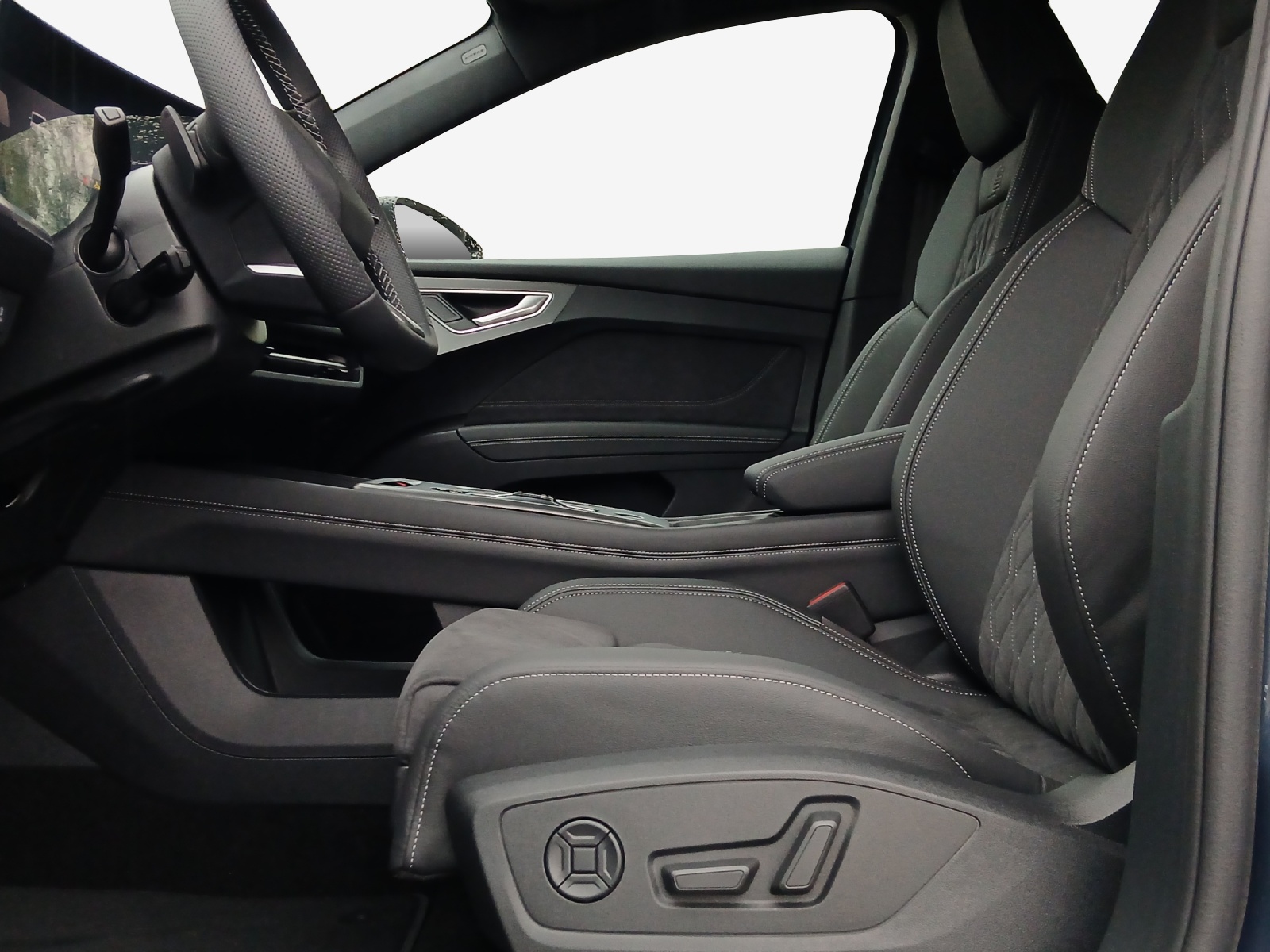 AUDI Q4 e-tron SUV quattro performance Swiss Ski-image-7