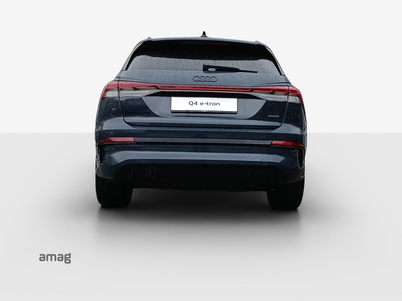 AUDI Q4 e-tron SUV quattro performance Swiss Ski-image-3