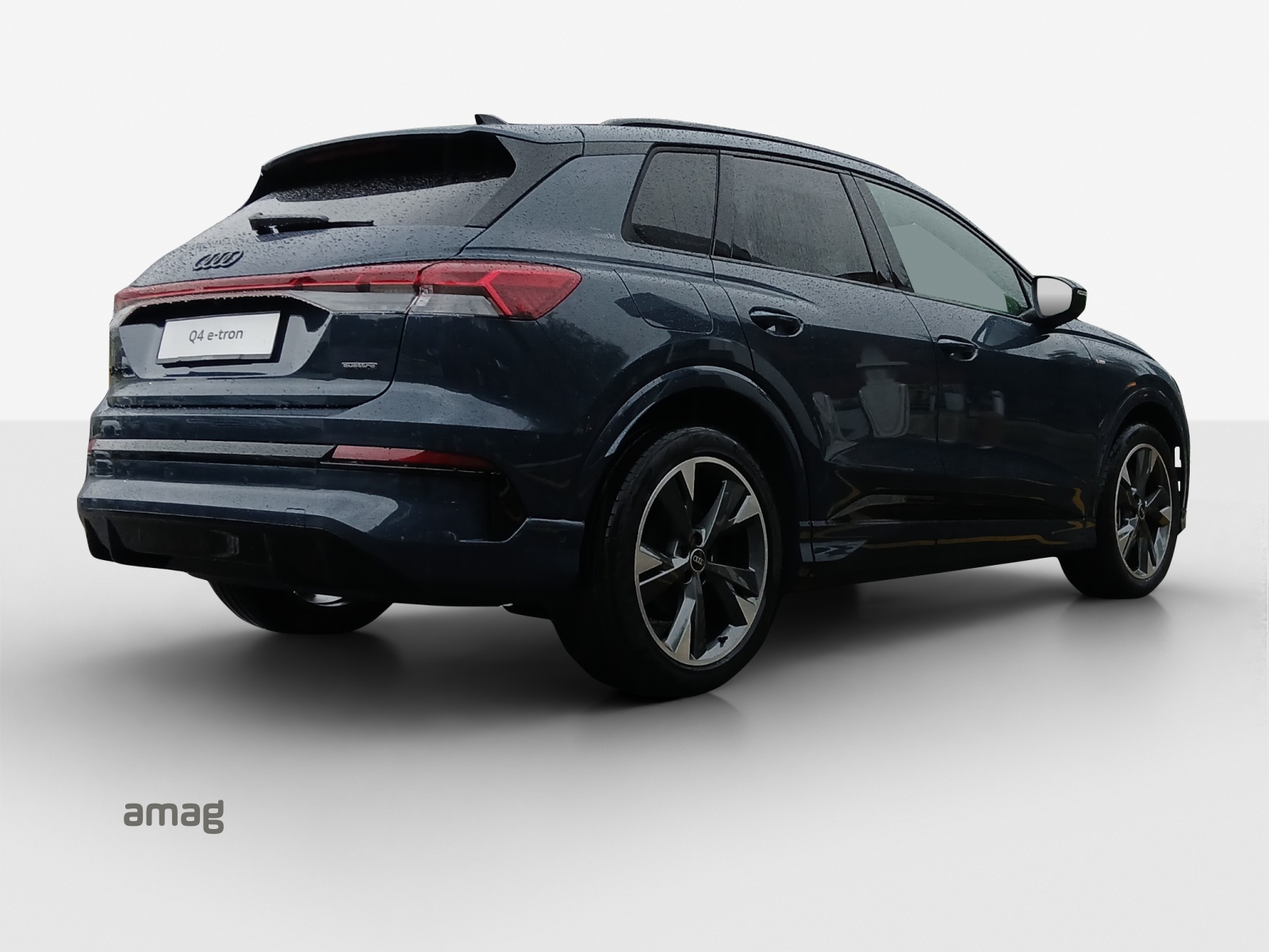 AUDI Q4 e-tron SUV quattro performance Swiss Ski-image-4