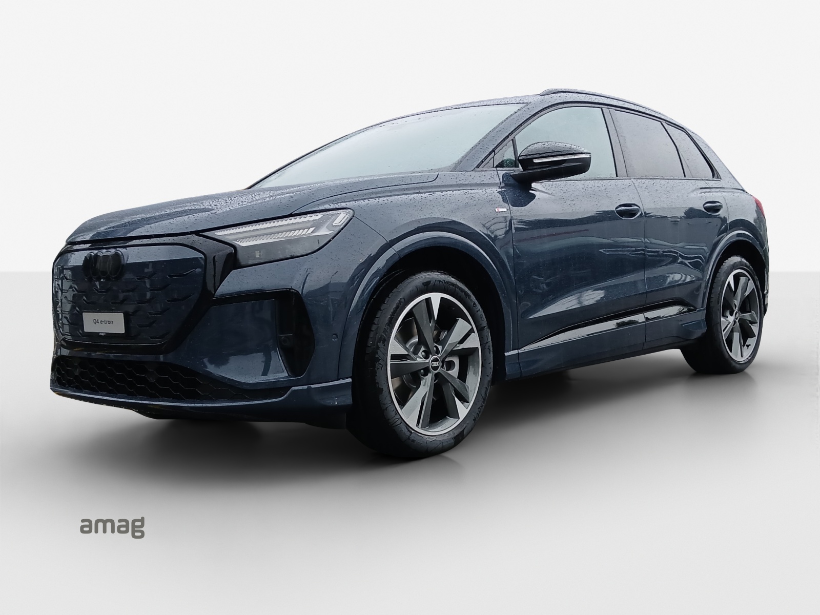 AUDI Q4 e-tron SUV quattro performance Swiss Ski-image-0