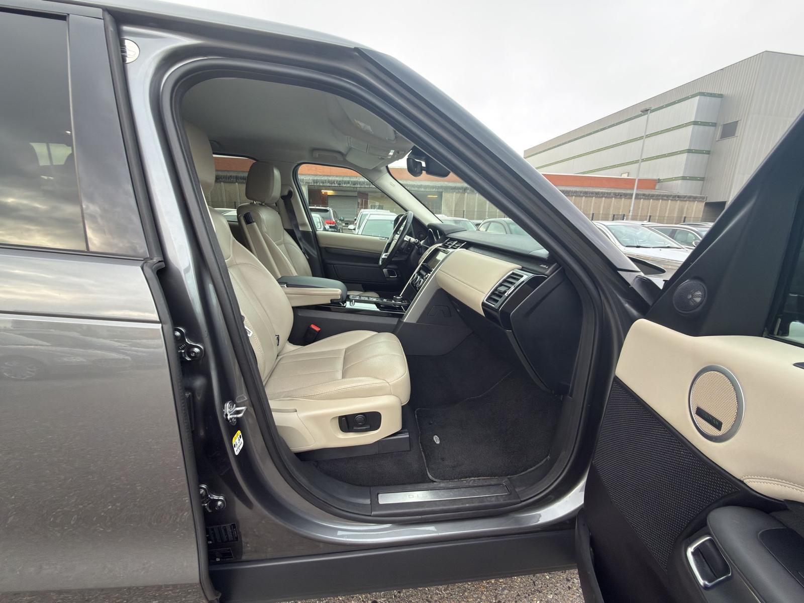 LAND ROVER Discovery 3.0 TDV6 HSE-image-10