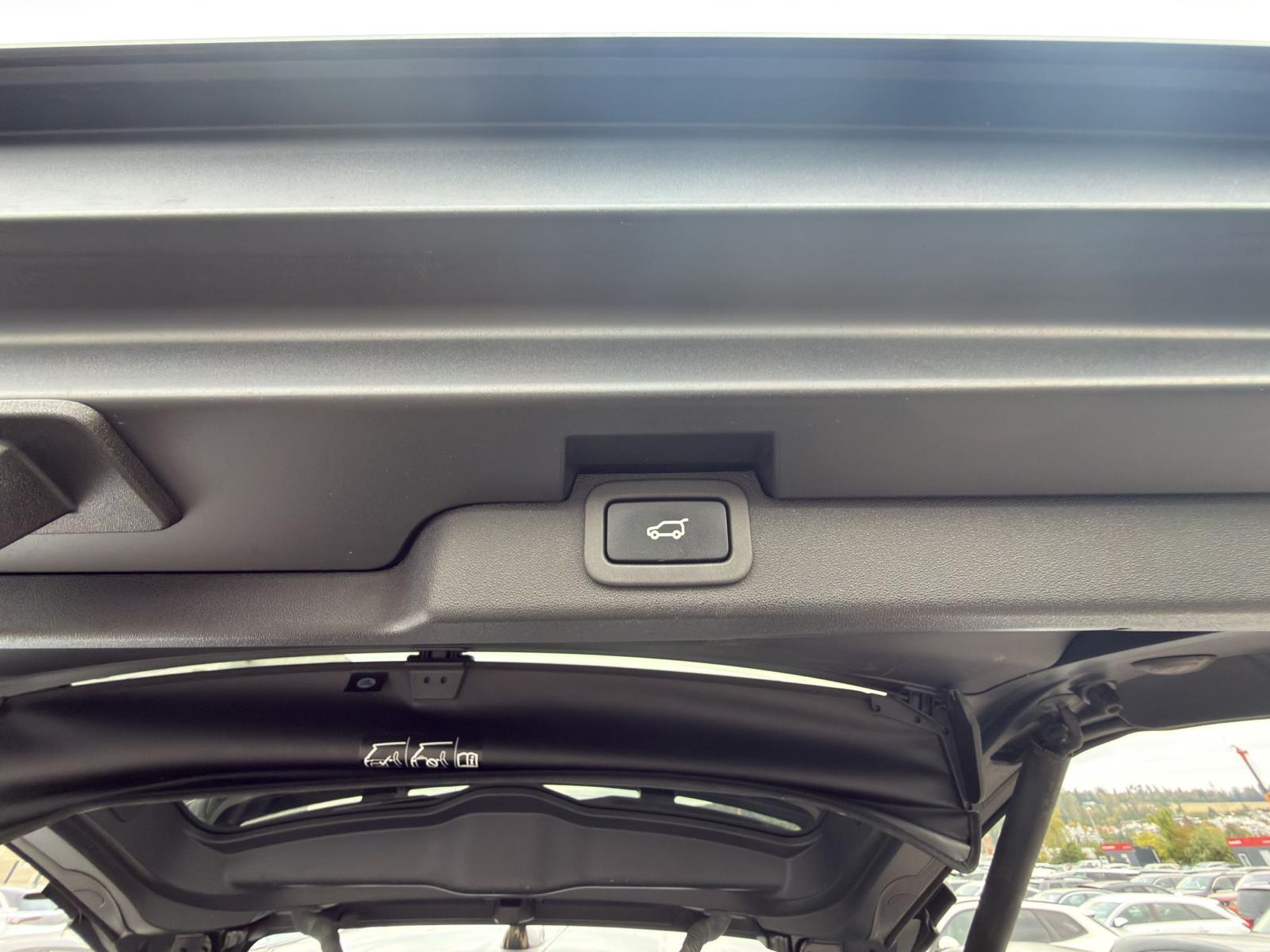 LAND ROVER Discovery 3.0 TDV6 HSE-image-19