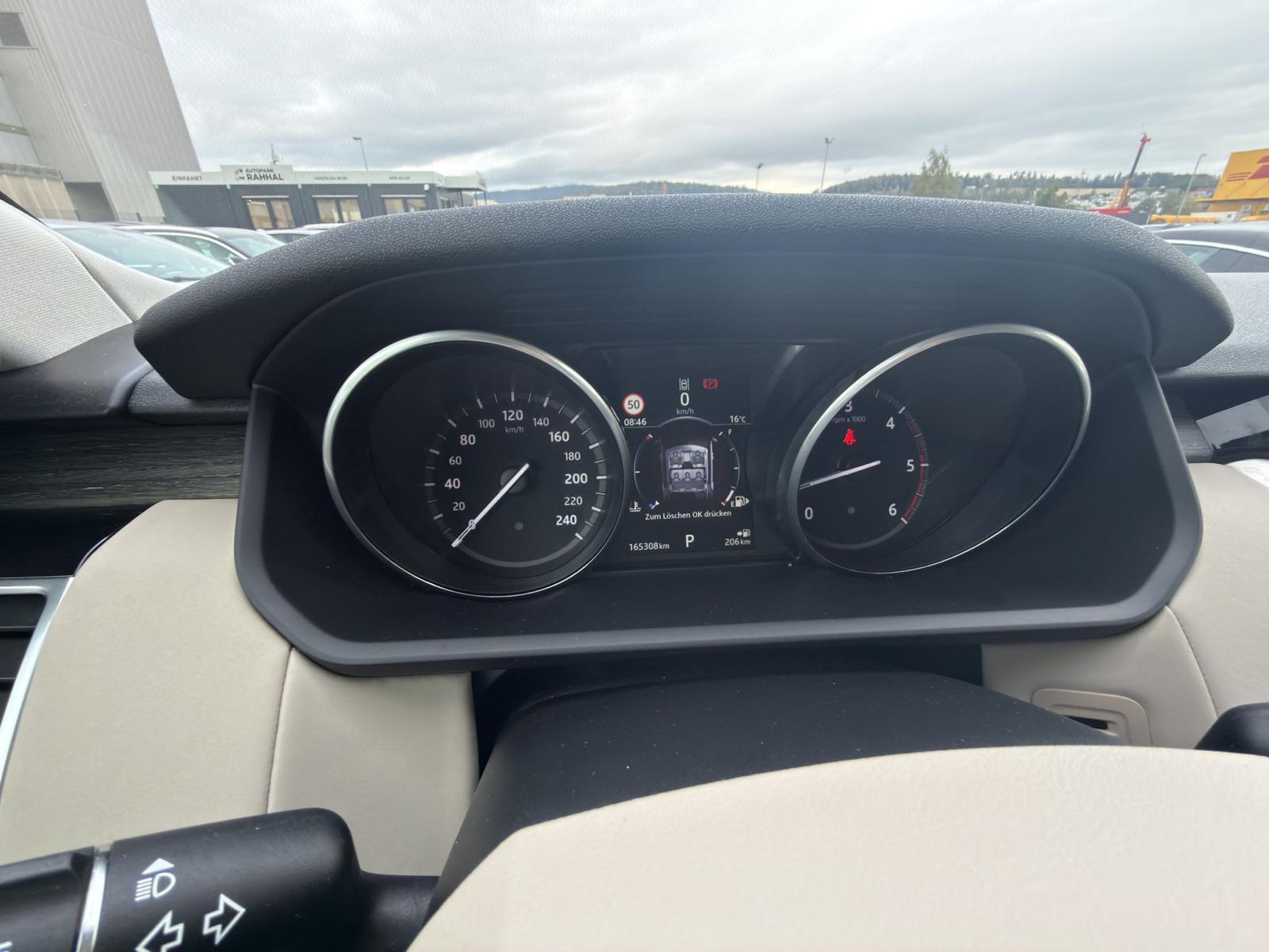 LAND ROVER Discovery 3.0 TDV6 HSE-image-16