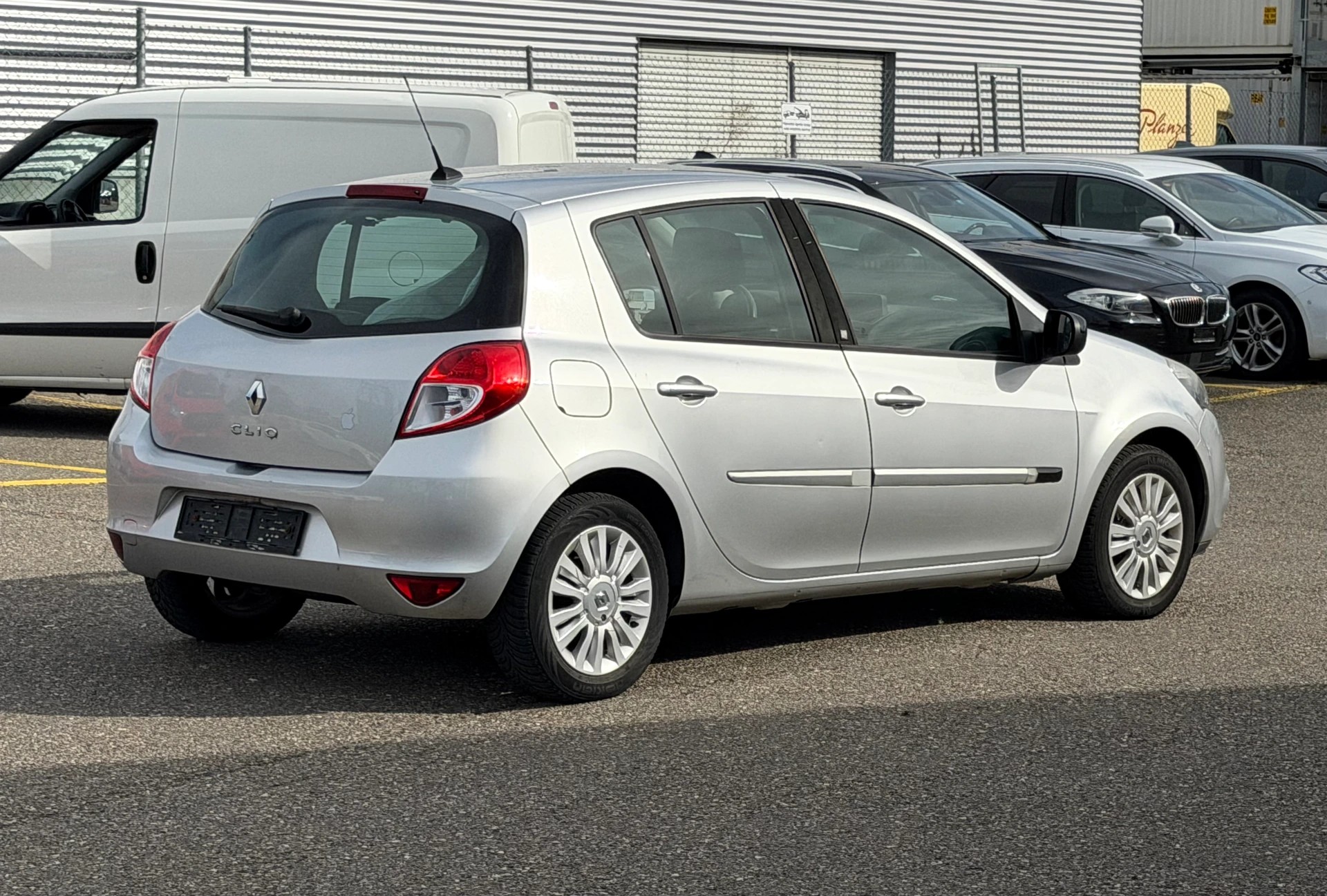 RENAULT Clio 1.2 16V Turbo 20th Edition ((MFK 08.2026))-image-1