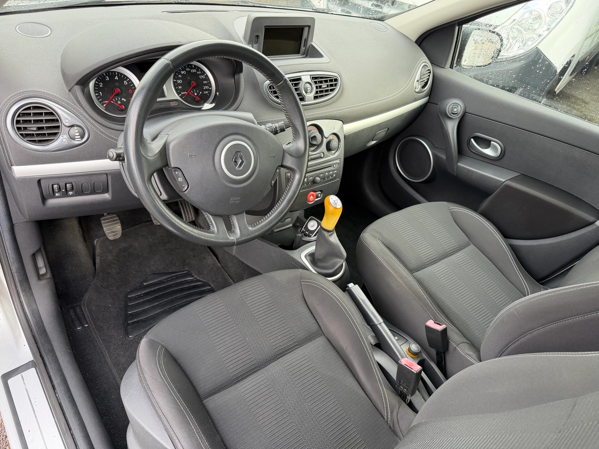 RENAULT Clio 1.2 16V Turbo 20th Edition ((MFK 08.2026))-image-4