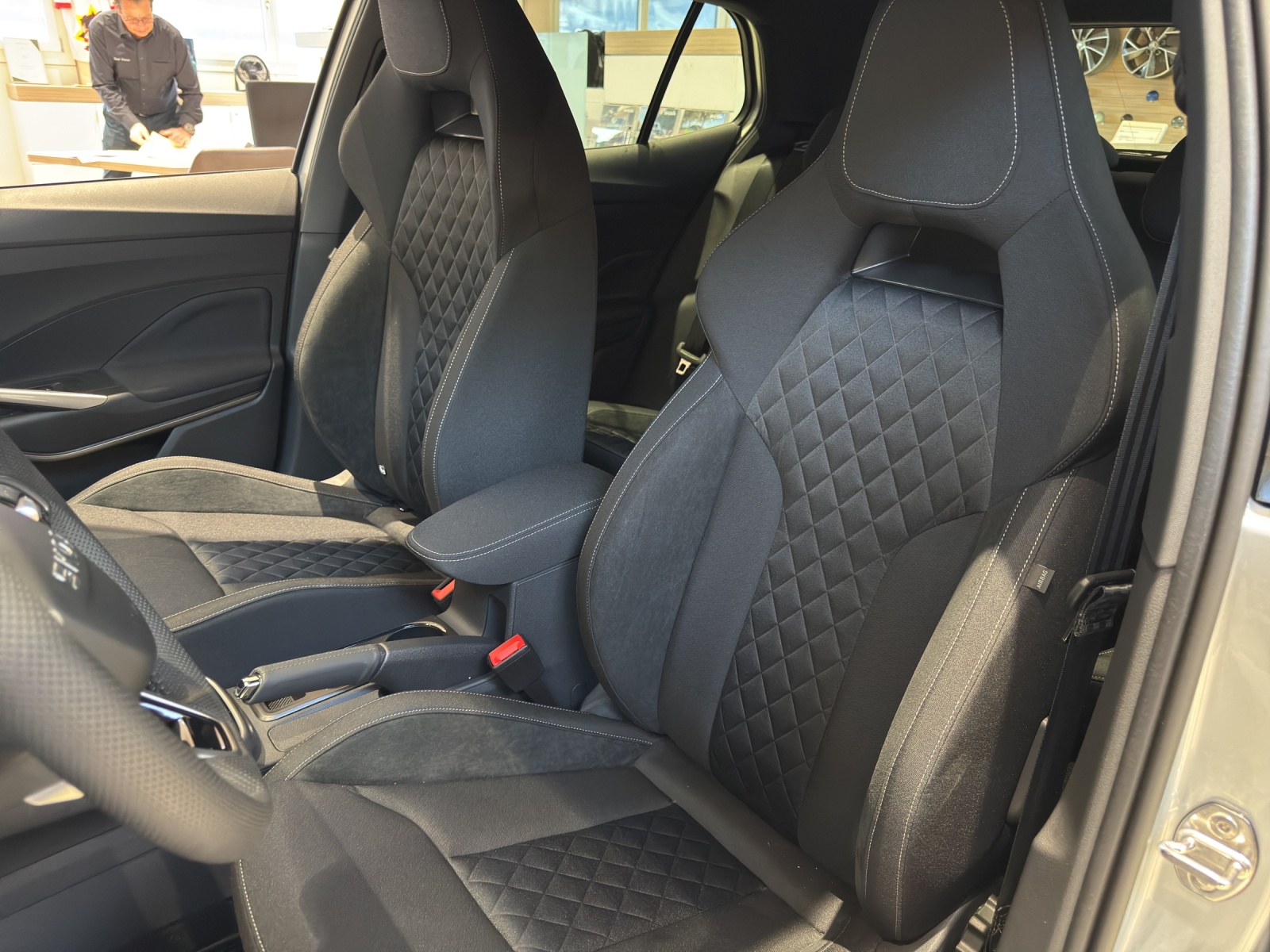 SKODA Fabia 1.0 TSI Dynamic DSG-image-11
