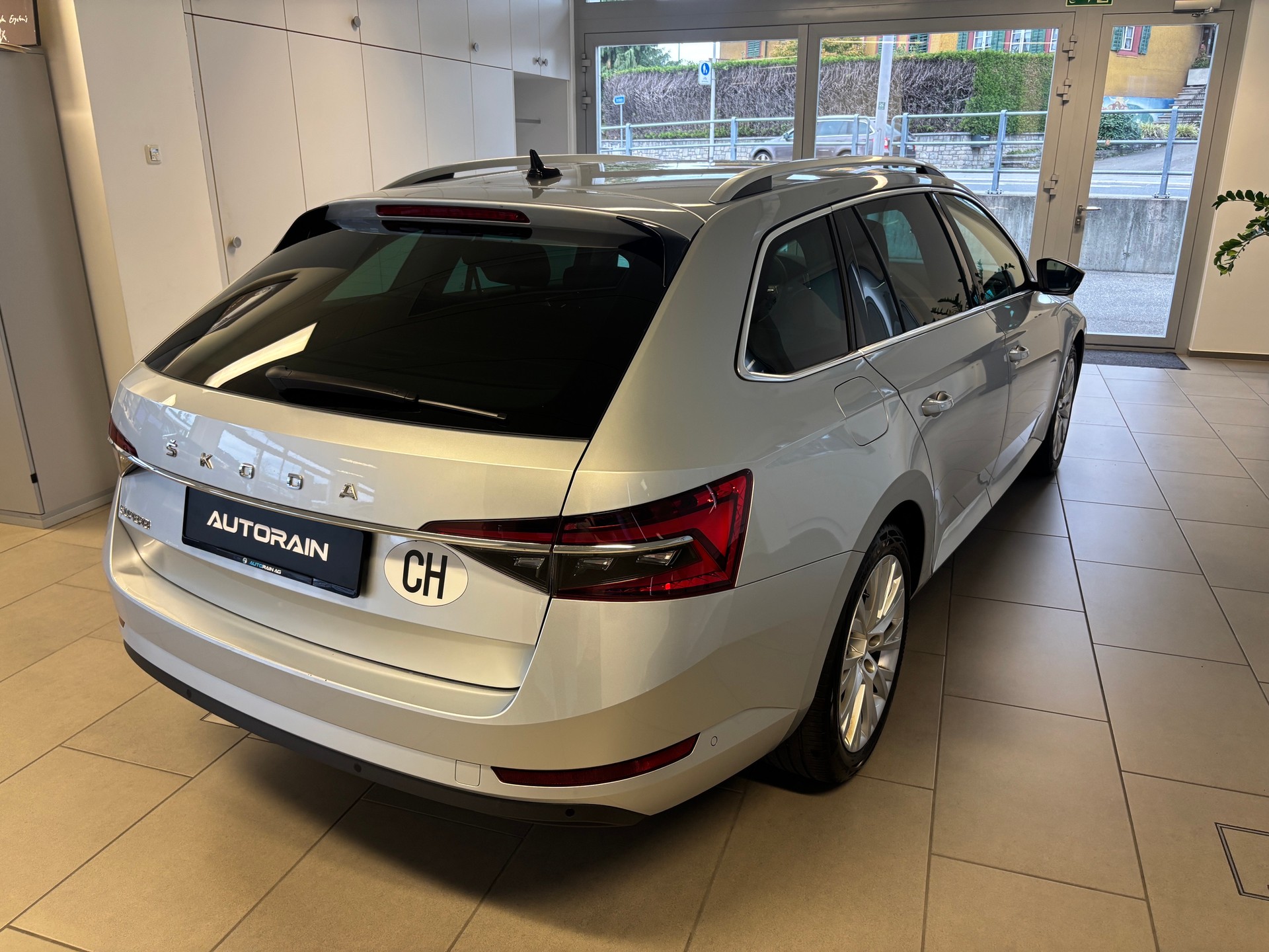 SKODA Superb Combi 2.0 TDi Style DSG-showroom-element-2