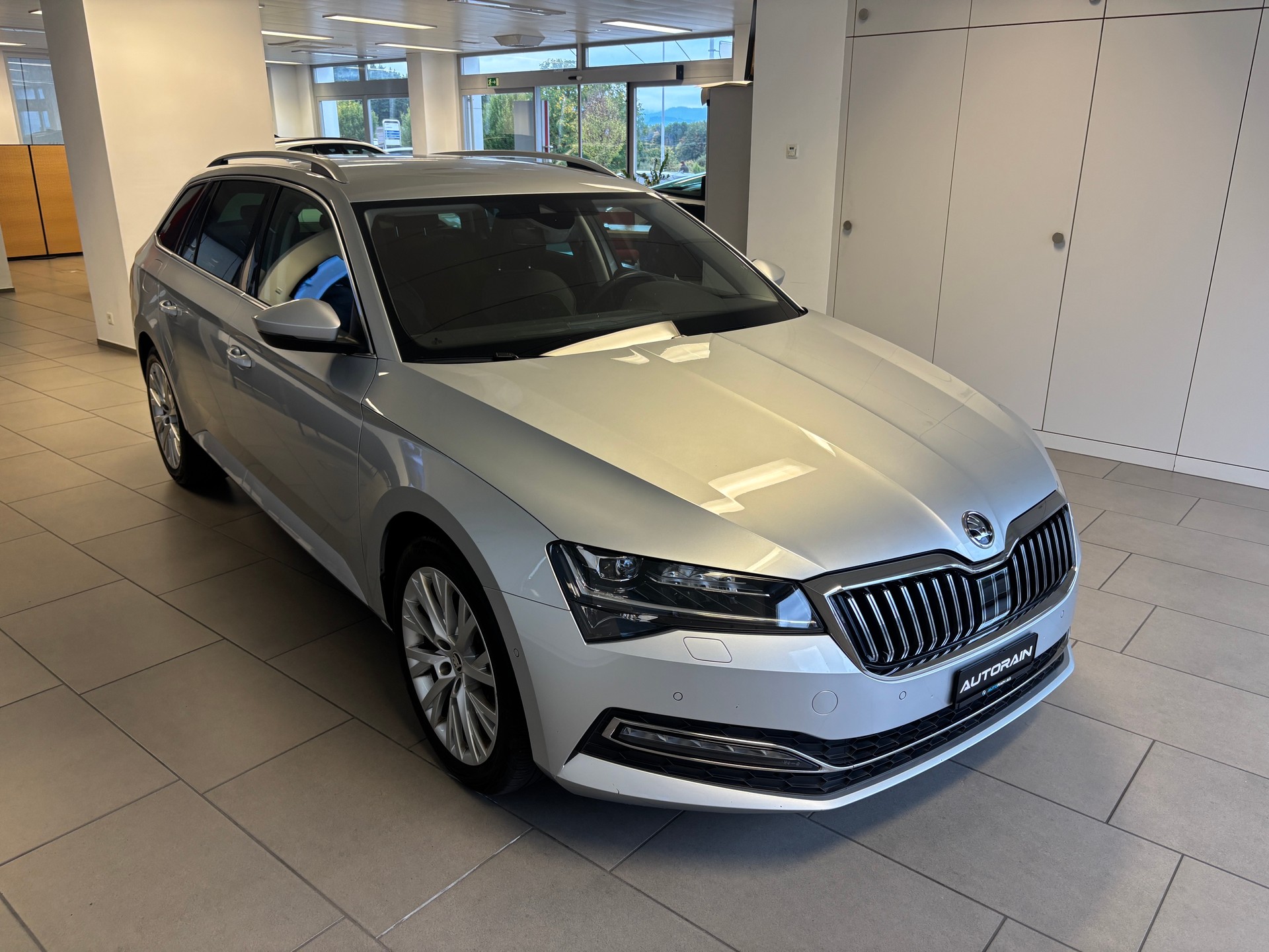 SKODA Superb Combi 2.0 TDi Style DSG-showroom-element-1