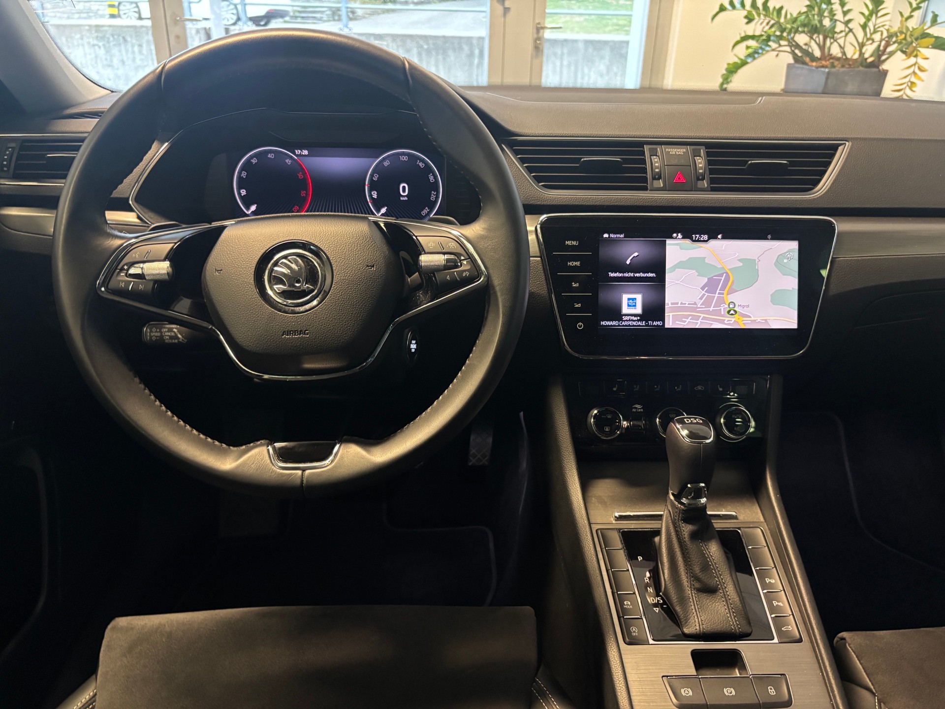 SKODA Superb Combi 2.0 TDi Style DSG-image-9