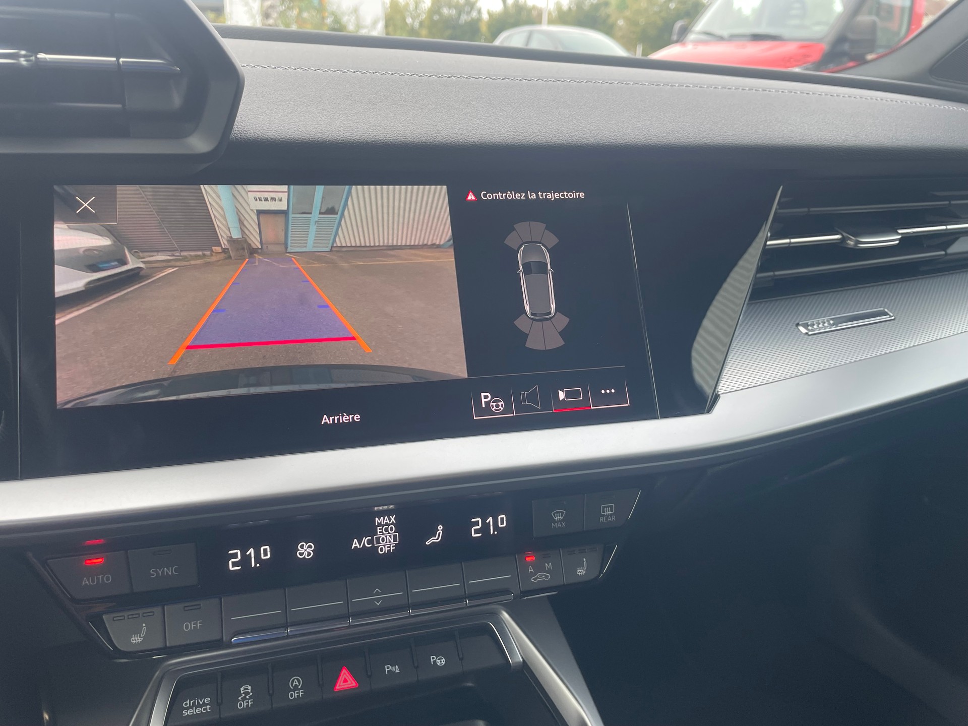 AUDI A3 Sportback 35 TFSI S line Attraction S-tronic-image-10