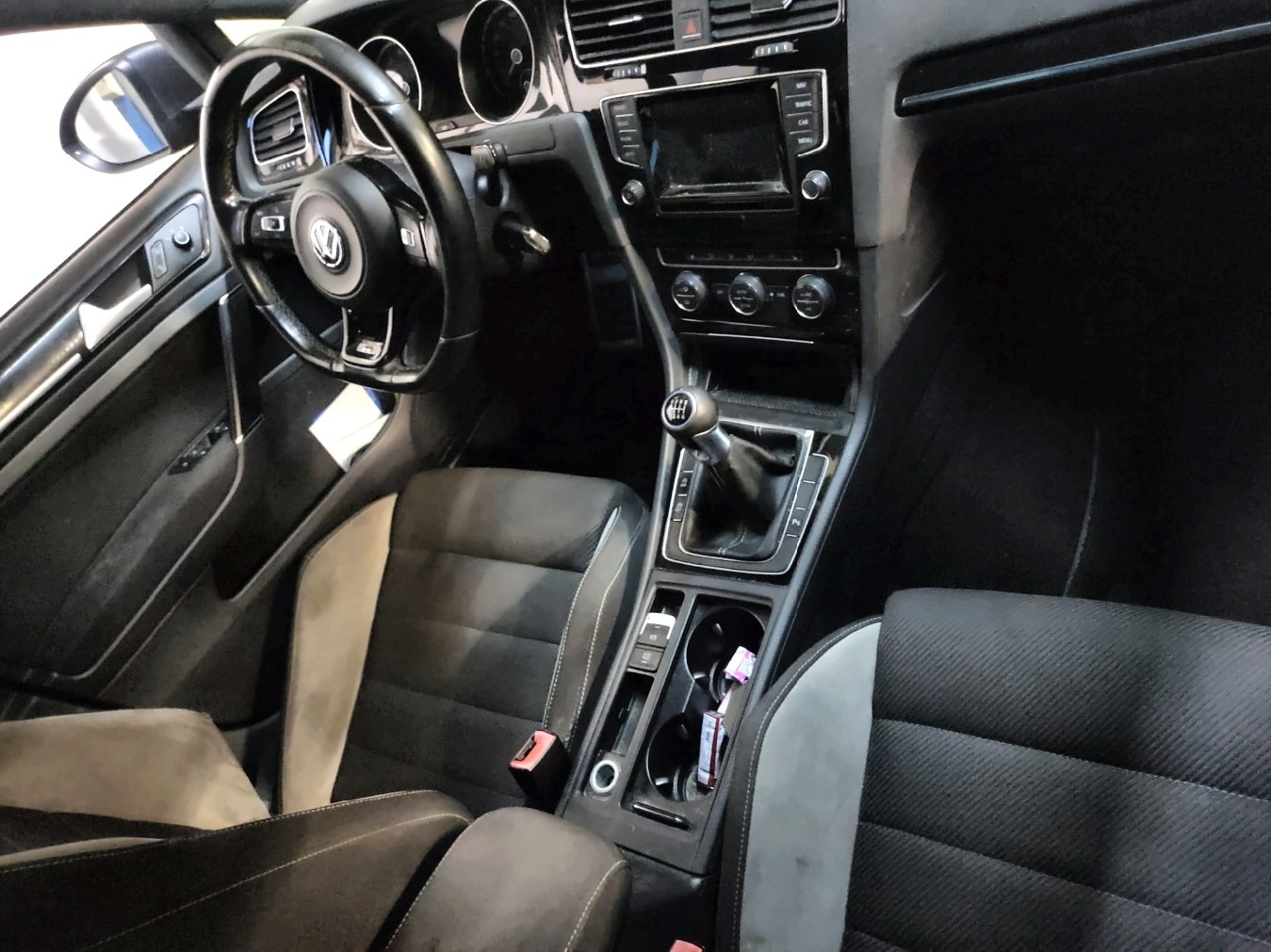 VW 2.0 TSI R 4motion-image-4