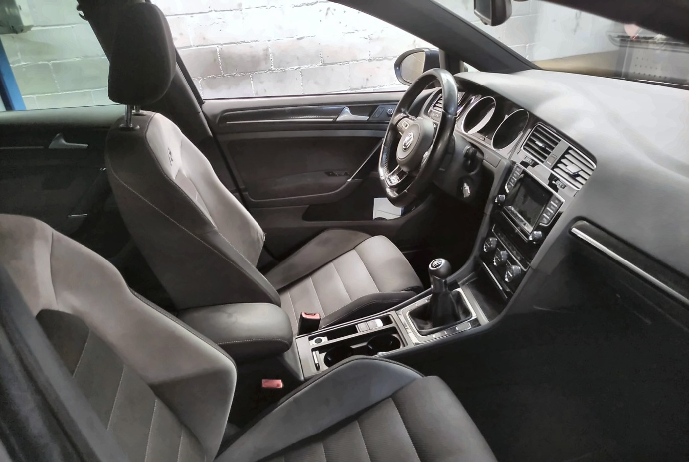 VW 2.0 TSI R 4motion-image-3