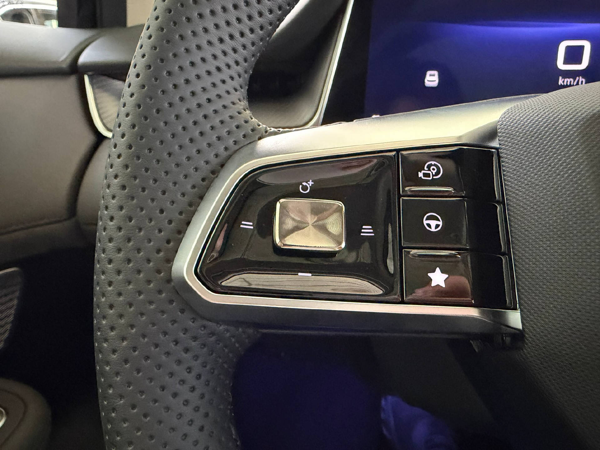 MG S6 EV 77 kWh Luxury 4WD-image-11