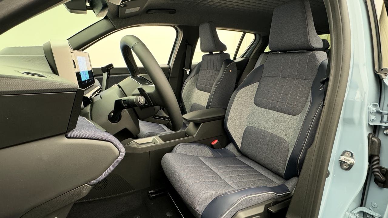 RENAULT R4 E-Tech Comfort Range 52 kWh Techno-image-4