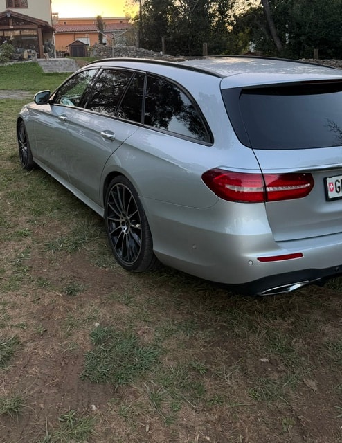 MERCEDES-BENZ E 220 d Swiss Star AMG Line 4matic-image-2