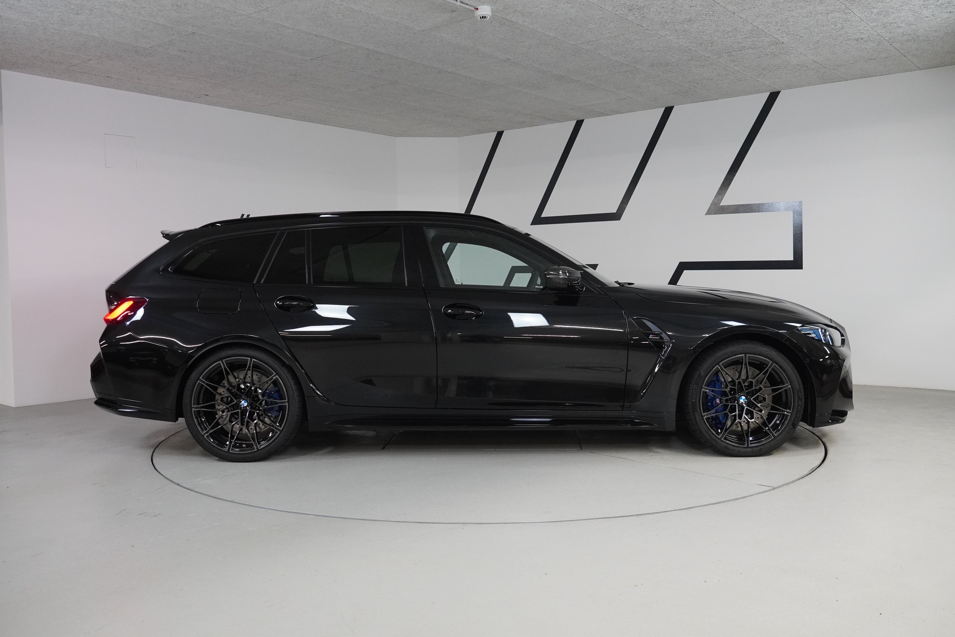 BMW M3 Touring xDrive Competition M-image-7