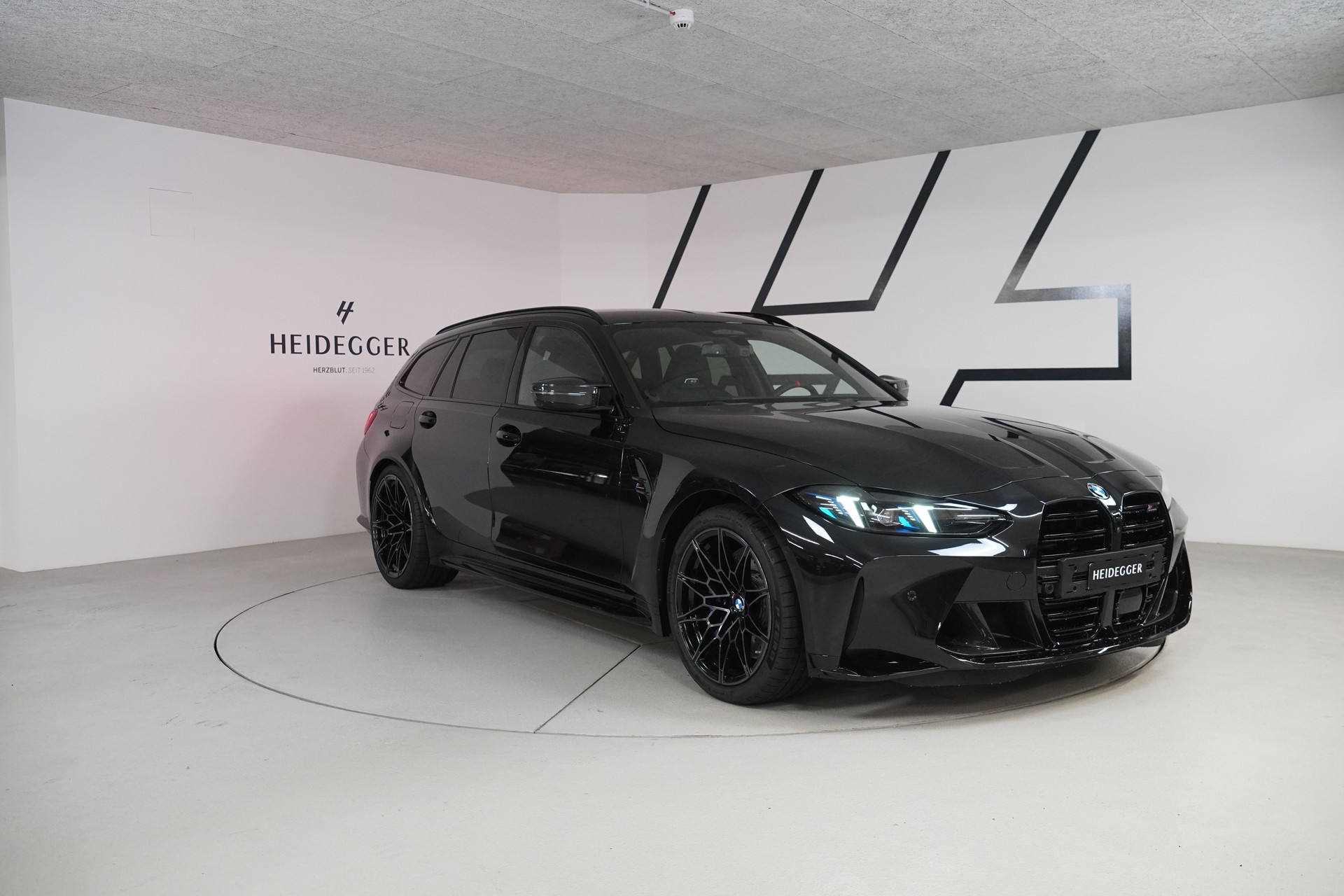 BMW M3 Touring xDrive Competition M-image-2