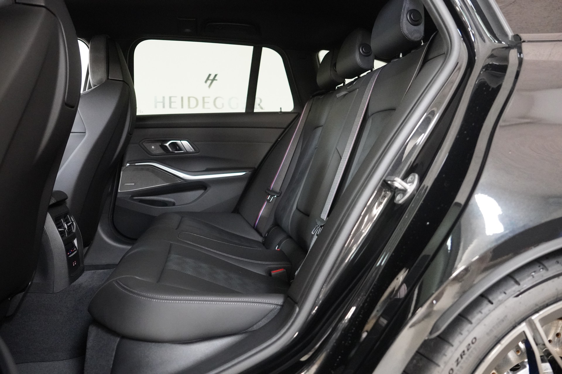 BMW M3 Touring xDrive Competition M-image-12