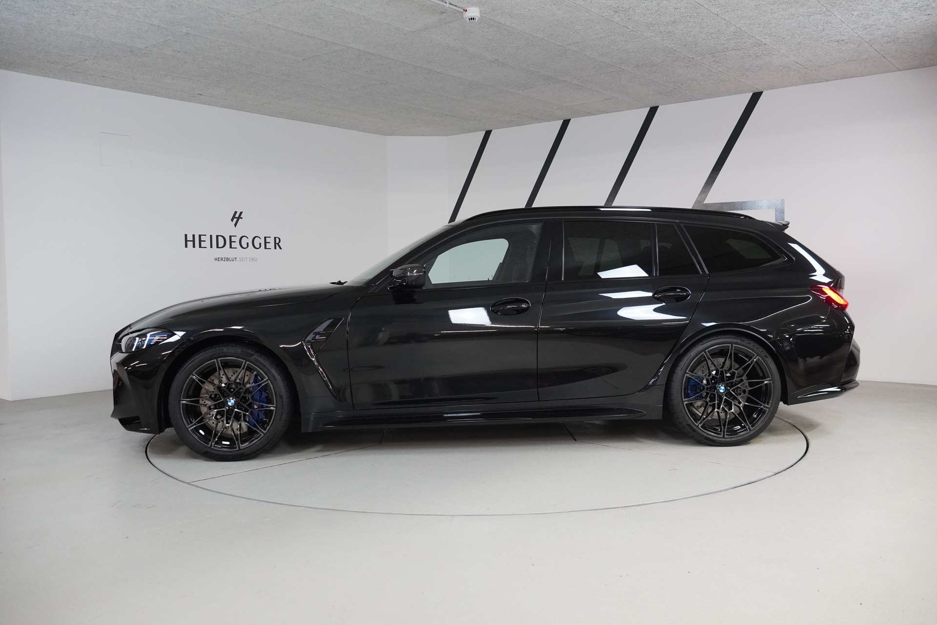 BMW M3 Touring xDrive Competition M-image-3