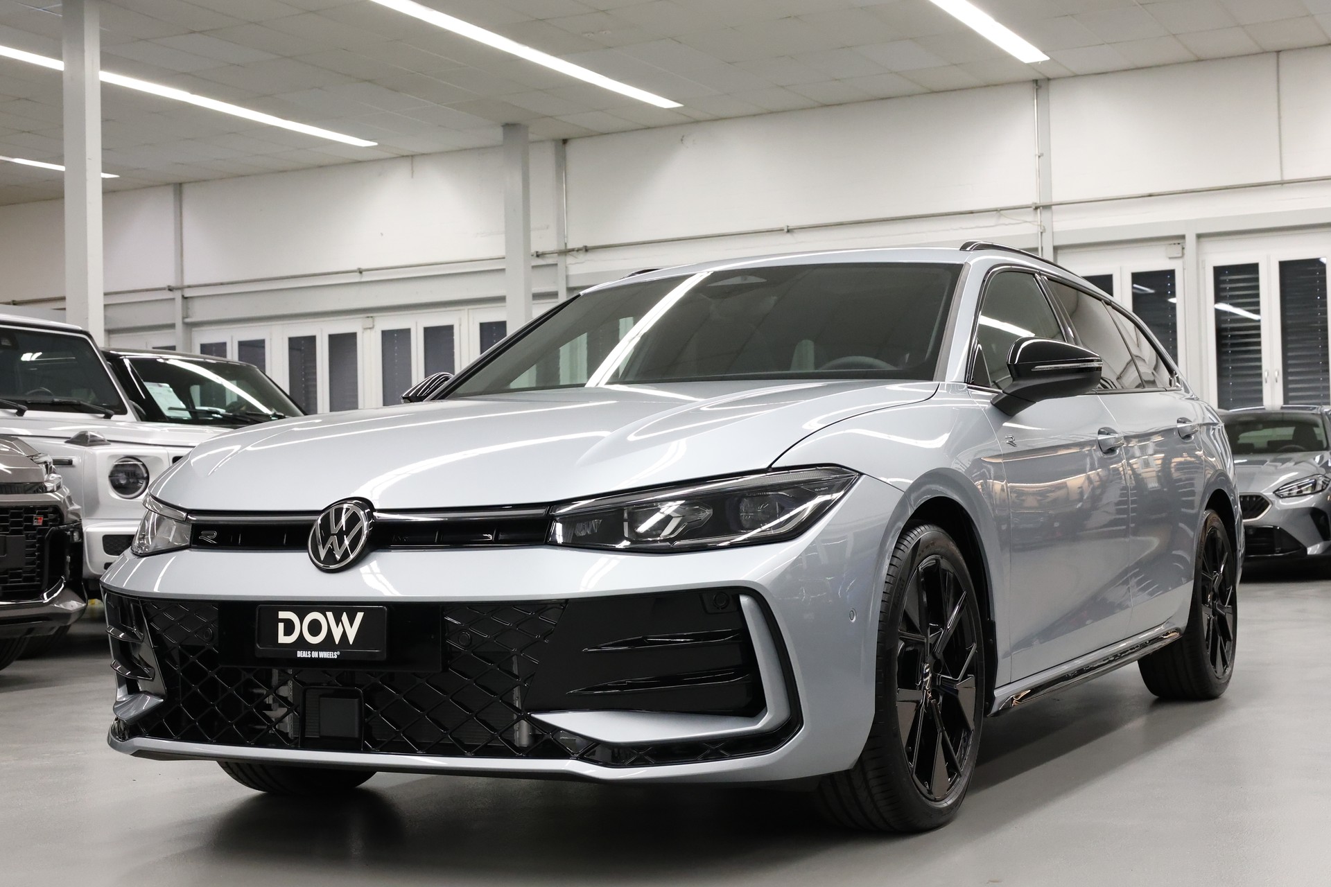 VW Passat Variant 2.0 TDI R-Line DSG 4motion-image-3