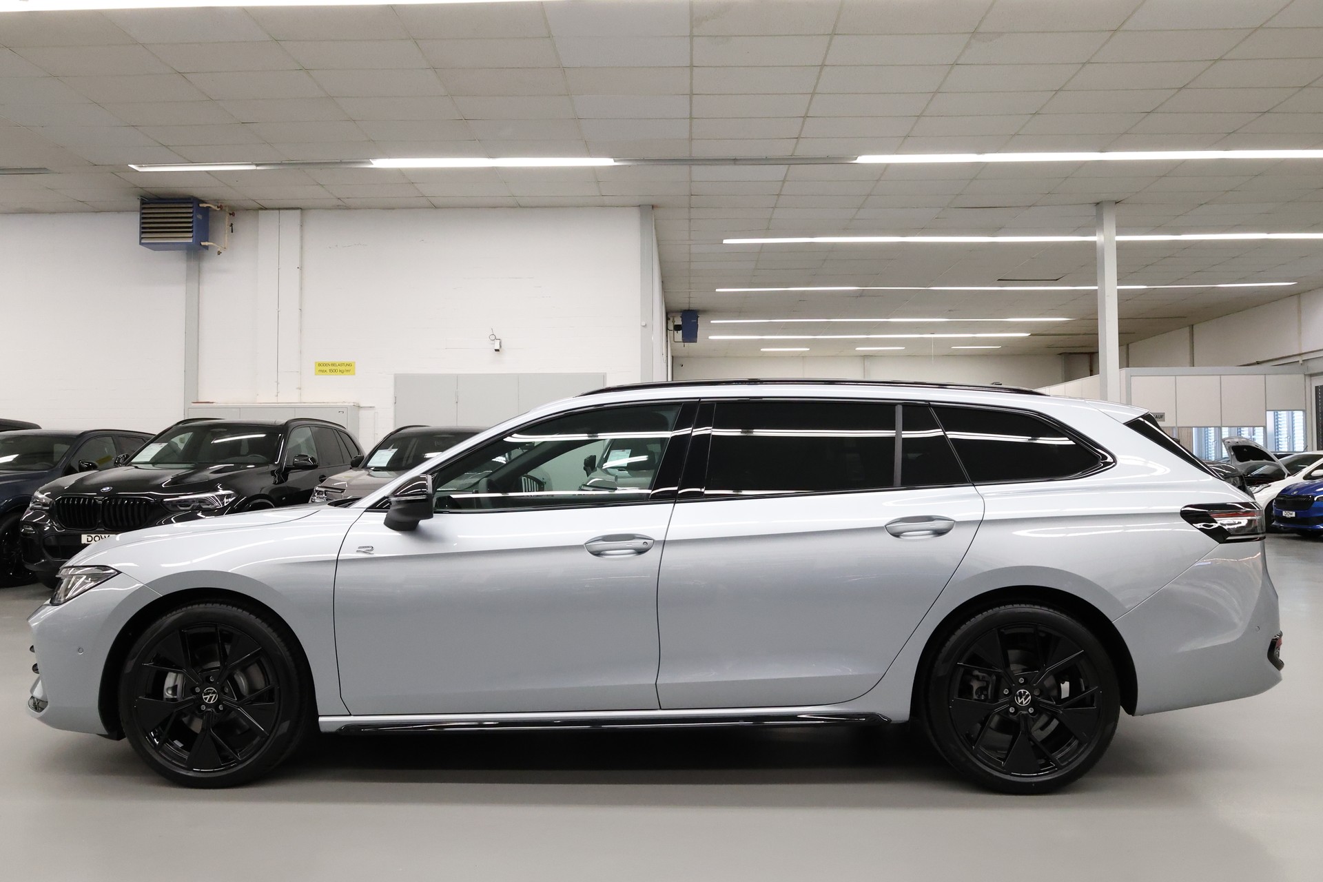 VW Passat Variant 2.0 TDI R-Line DSG 4motion-image-12