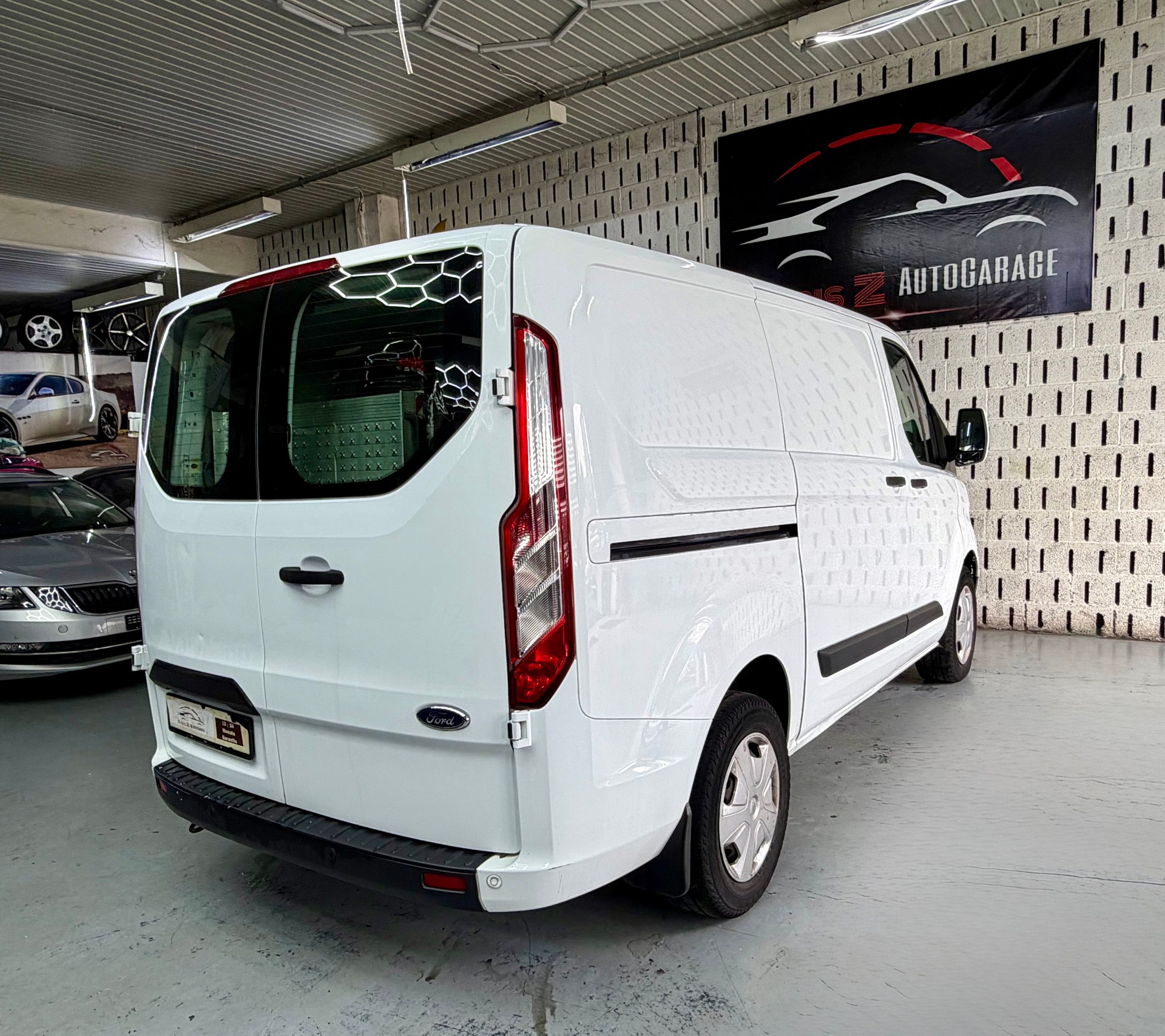 FORD Transit Custom Van 300 L1H1 Trend A-image-12