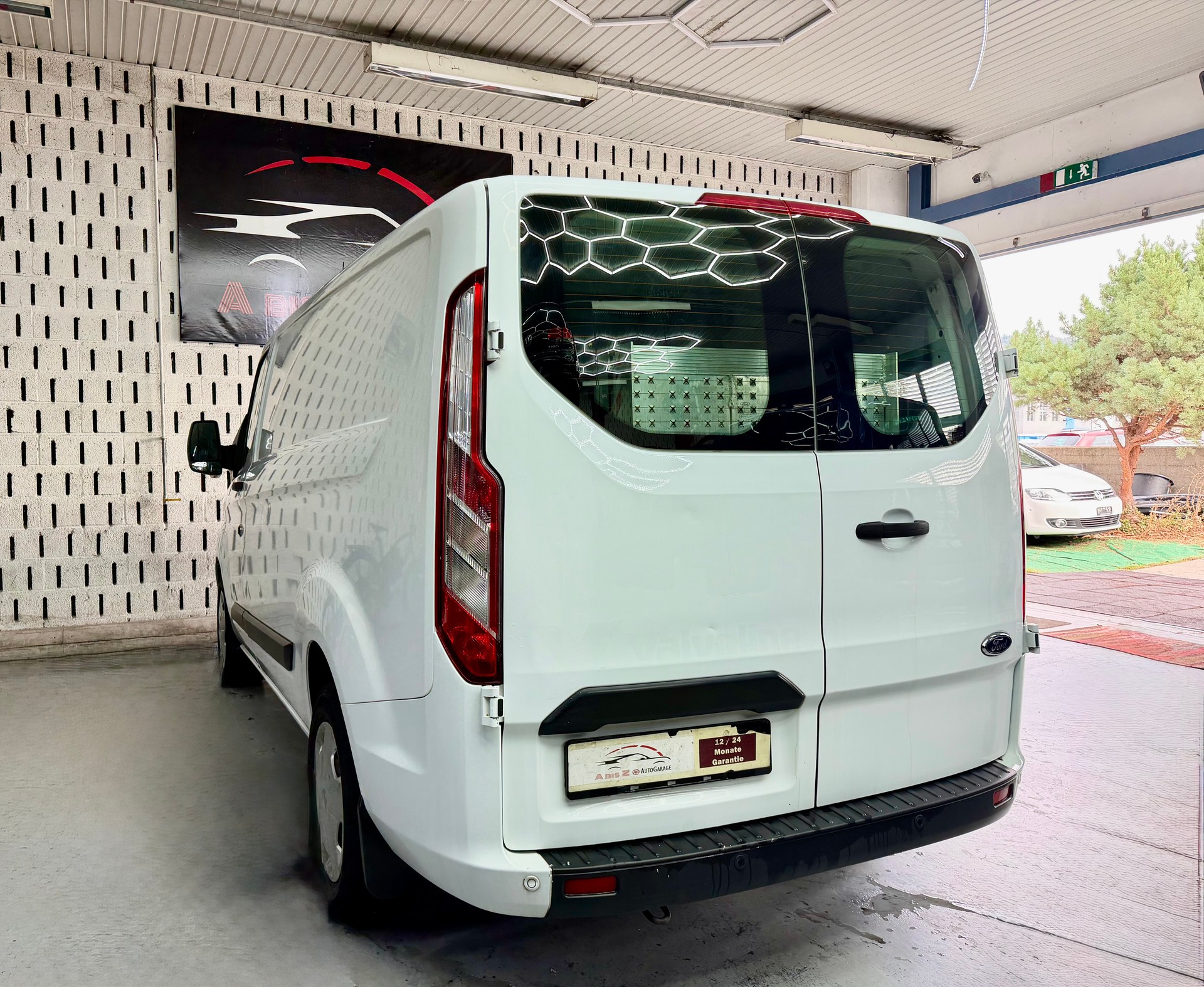 FORD Transit Custom Van 300 L1H1 Trend A-image-15