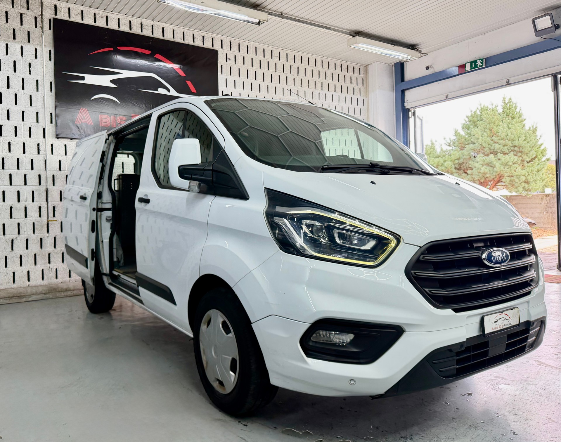 FORD Transit Custom Van 300 L1H1 Trend A-image-3