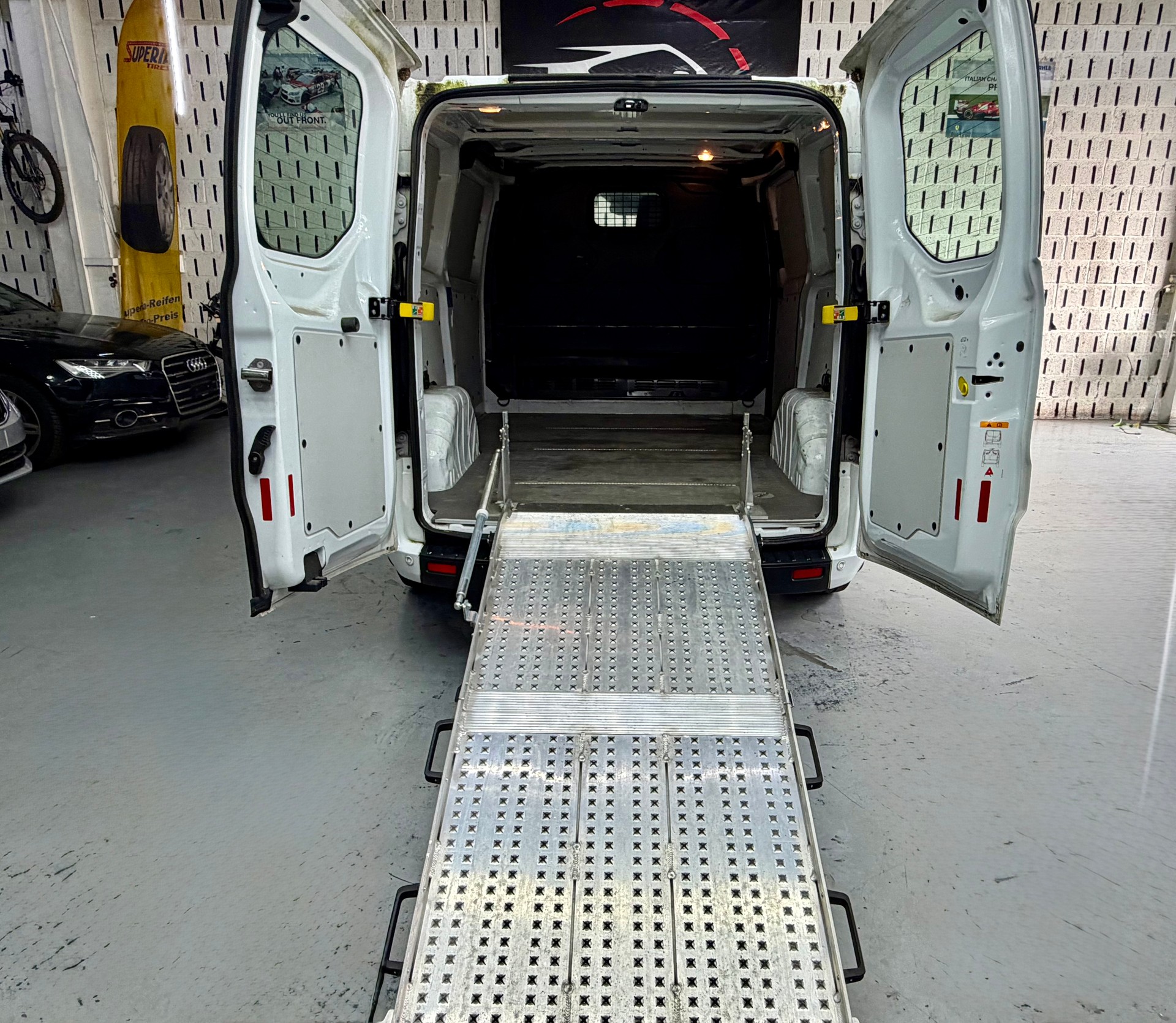 FORD Transit Custom Van 300 L1H1 Trend A-image-13