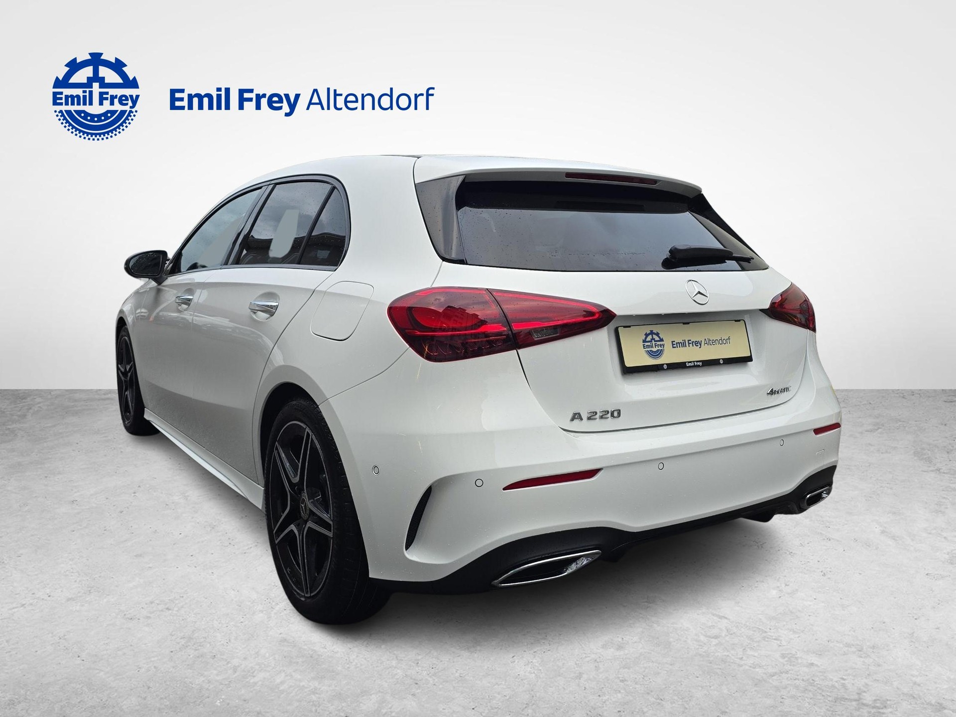 MERCEDES-BENZ A 220 4MATIC AMG Line-image-2