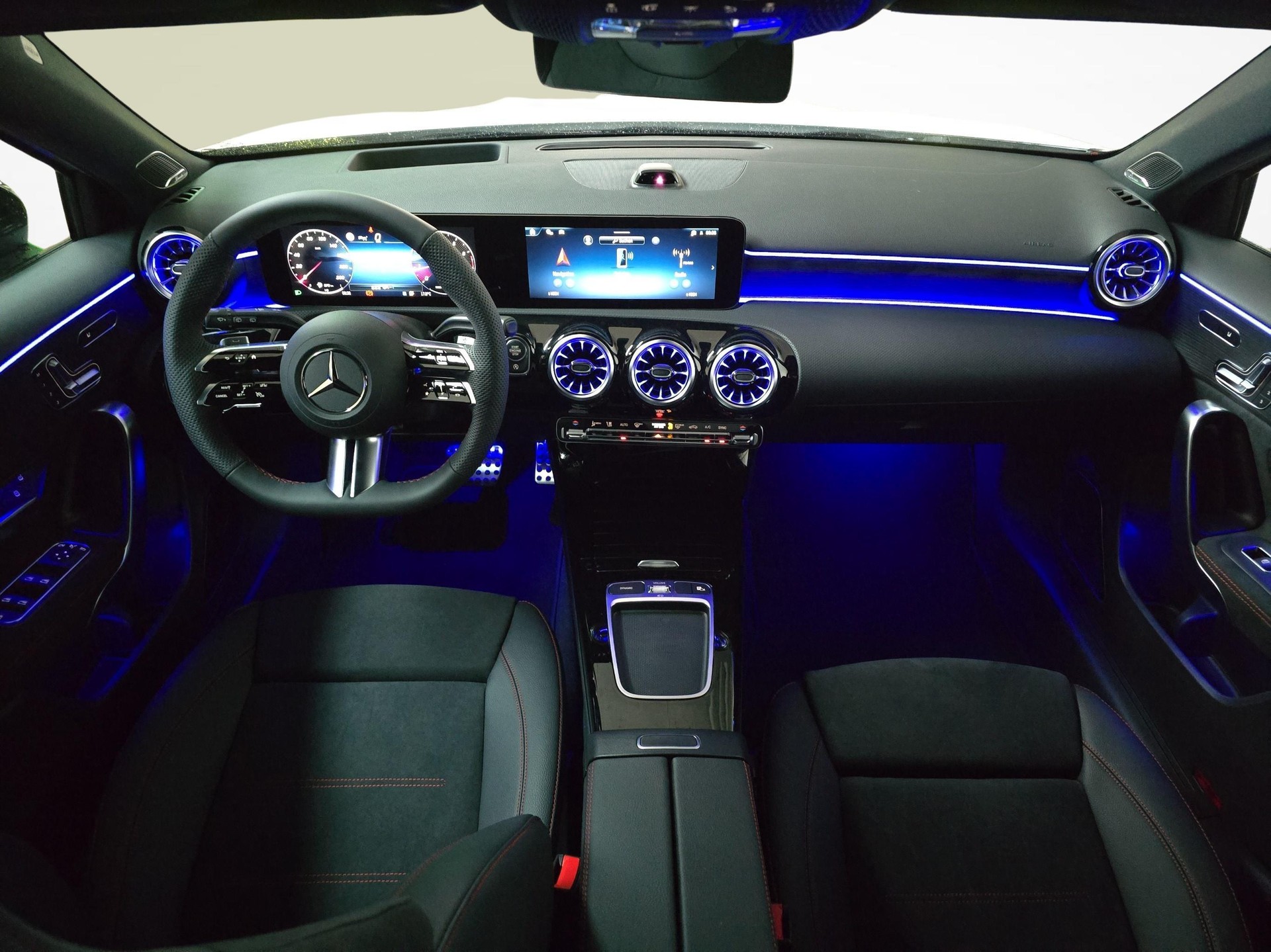 MERCEDES-BENZ A 220 4MATIC AMG Line-image-8