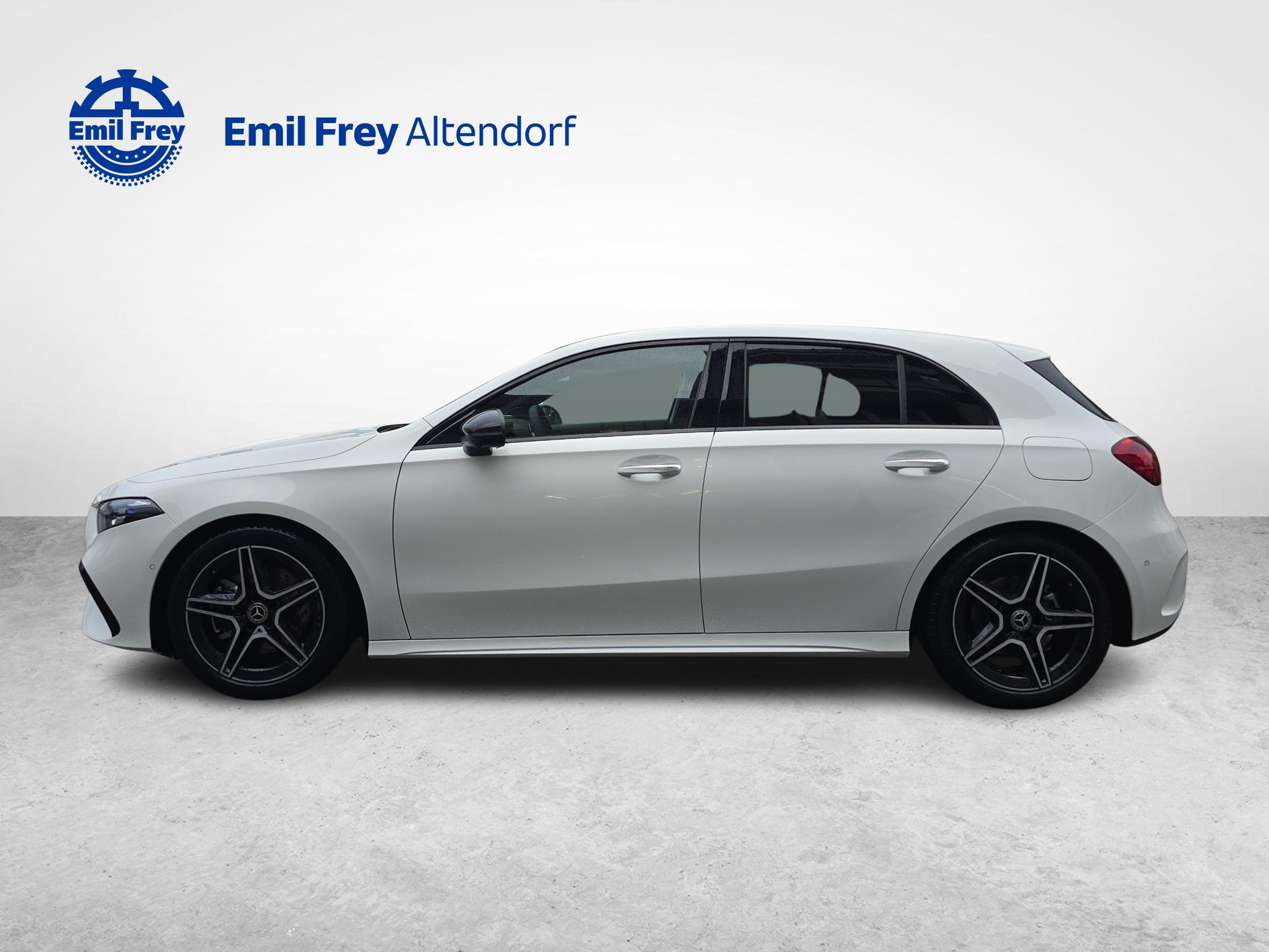 MERCEDES-BENZ A 220 4MATIC AMG Line-image-1