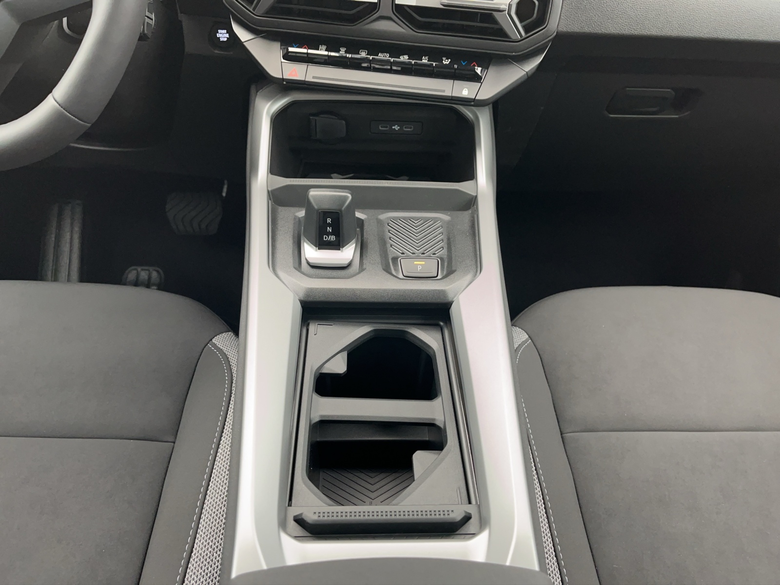 DACIA Bigster 1.8 Hybrid Journey-image-13