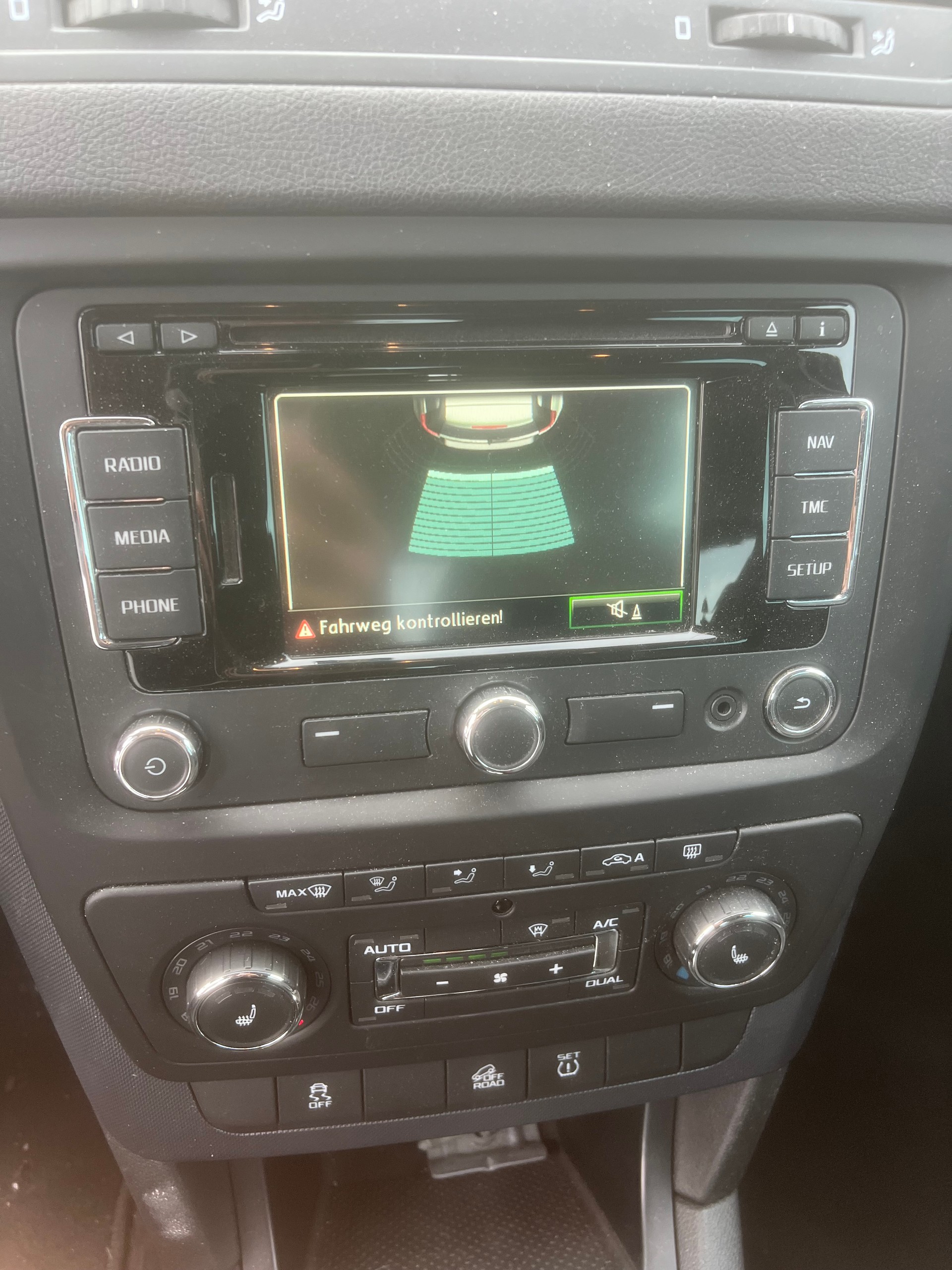 SKODA Yeti 1.8 TSI Elegance Outdoor 4x4 DSG-image-8
