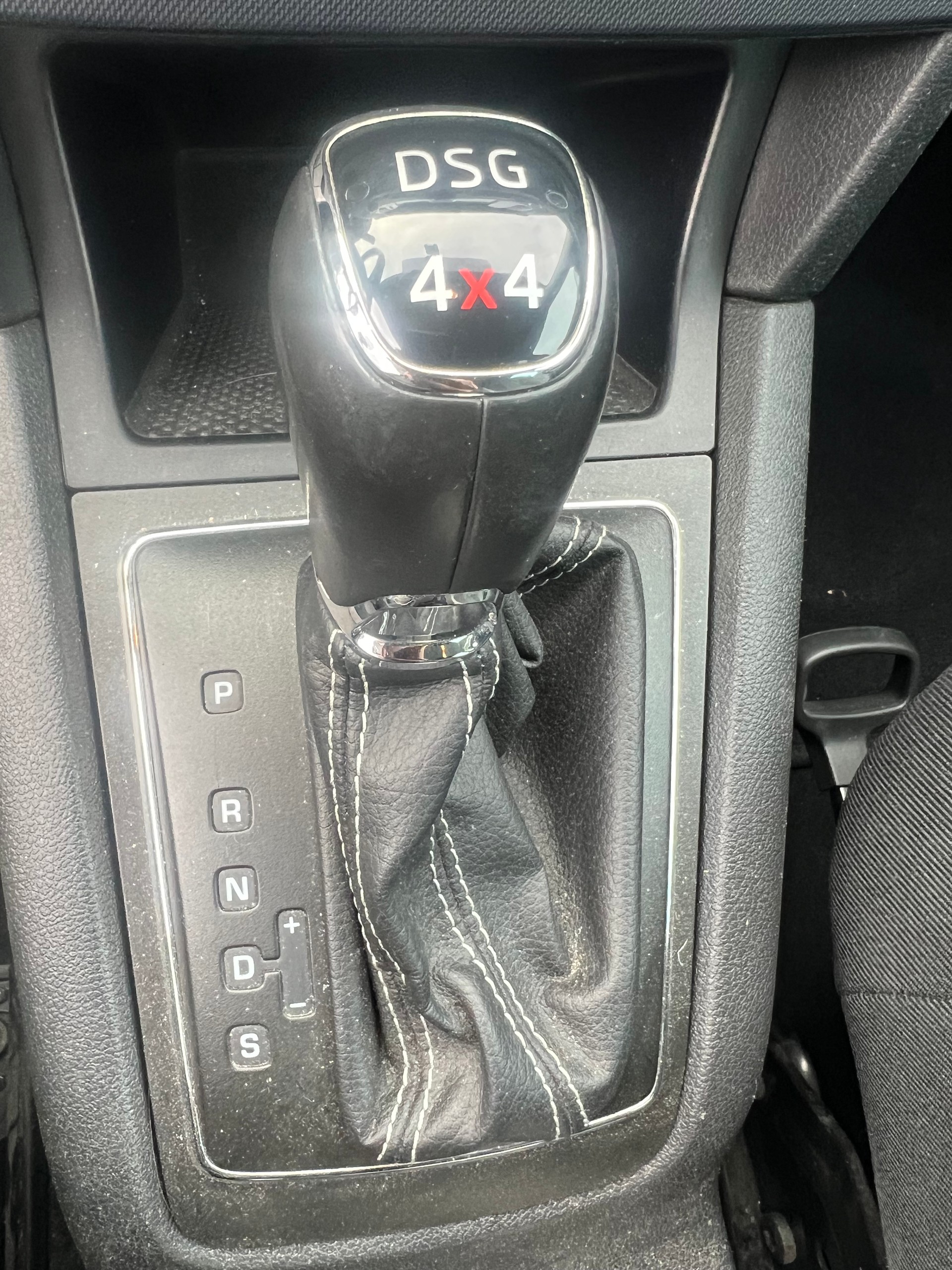 SKODA Yeti 1.8 TSI Elegance Outdoor 4x4 DSG-image-7