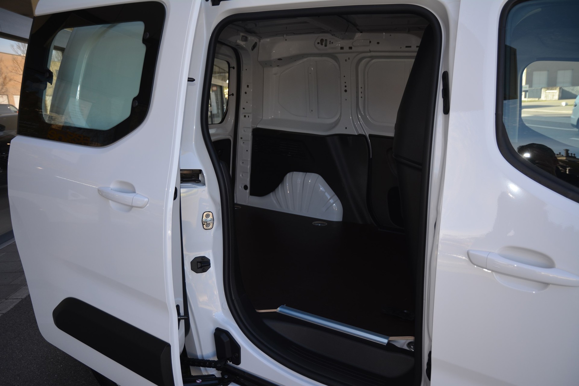 OPEL Combo-e Cargo-image-19