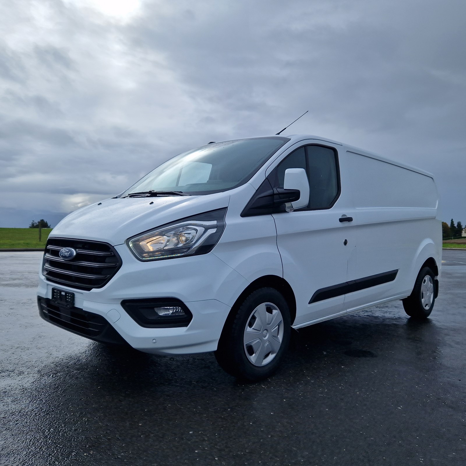 FORD Transit Custom Van 300 L2H1 Limited A-image-0