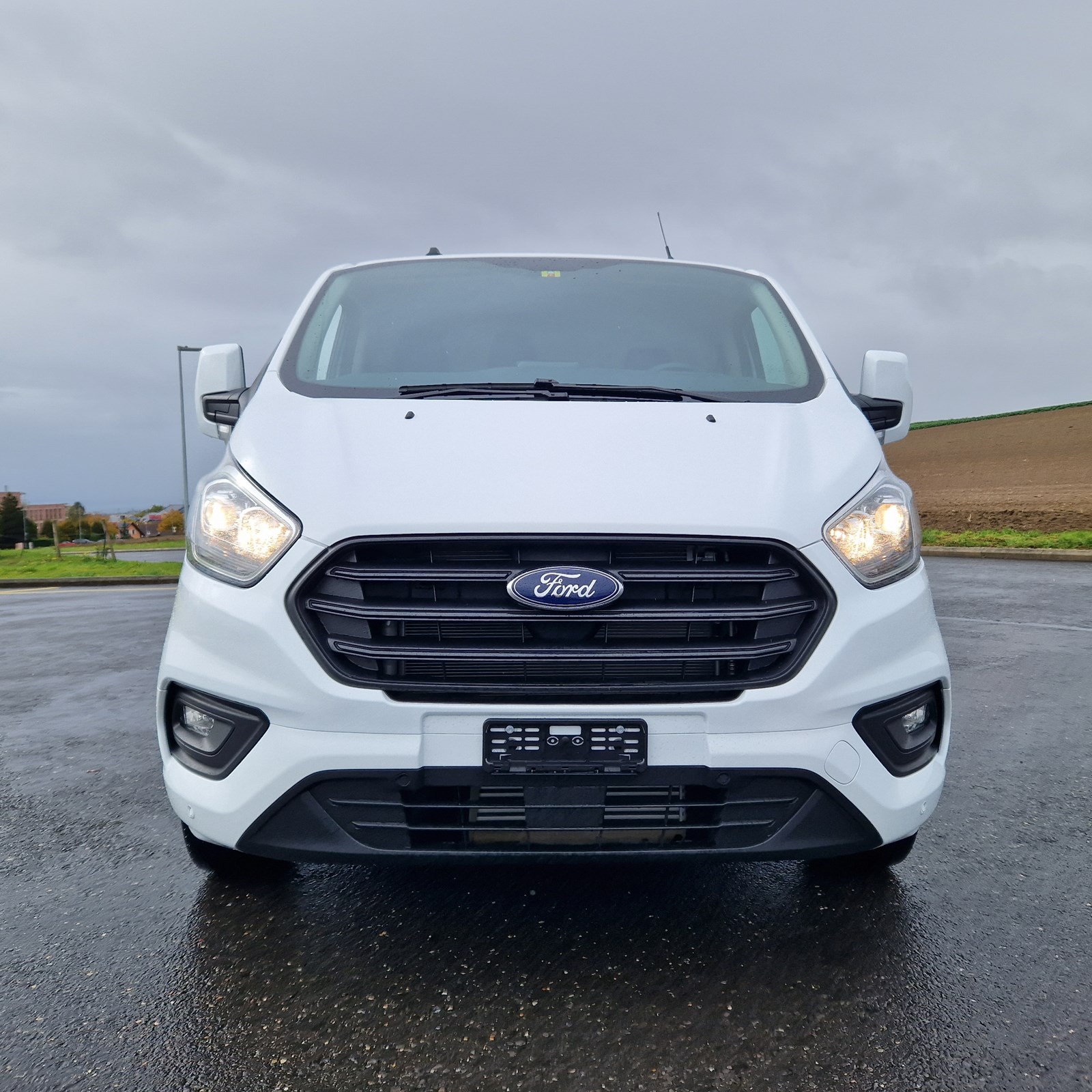 FORD Transit Custom Van 300 L2H1 Limited A-image-5