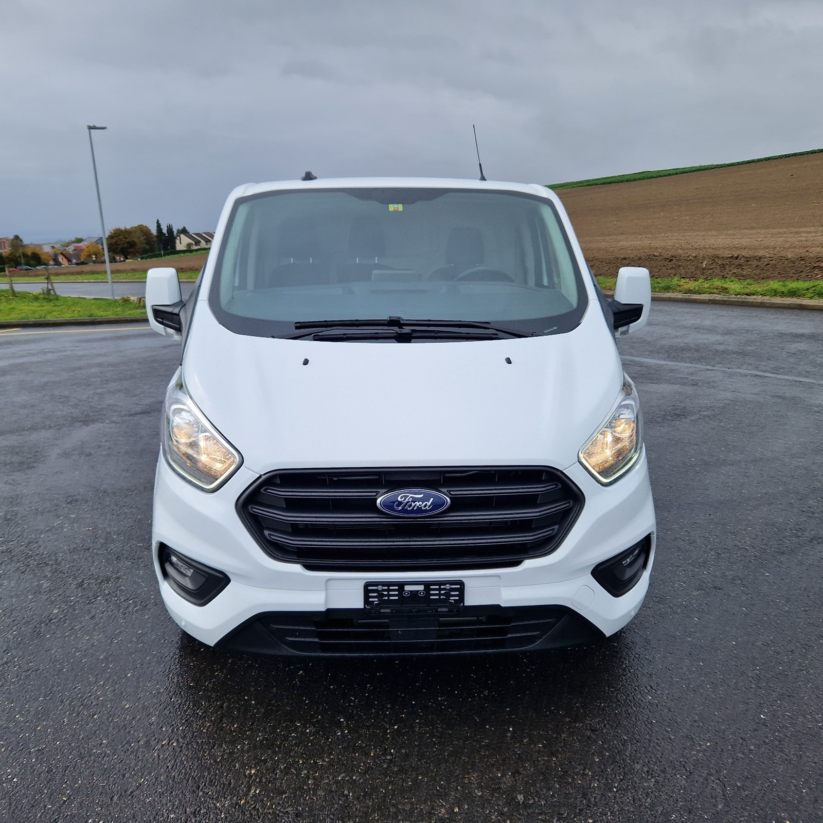 FORD Transit Custom Van 300 L2H1 Limited A-image-6