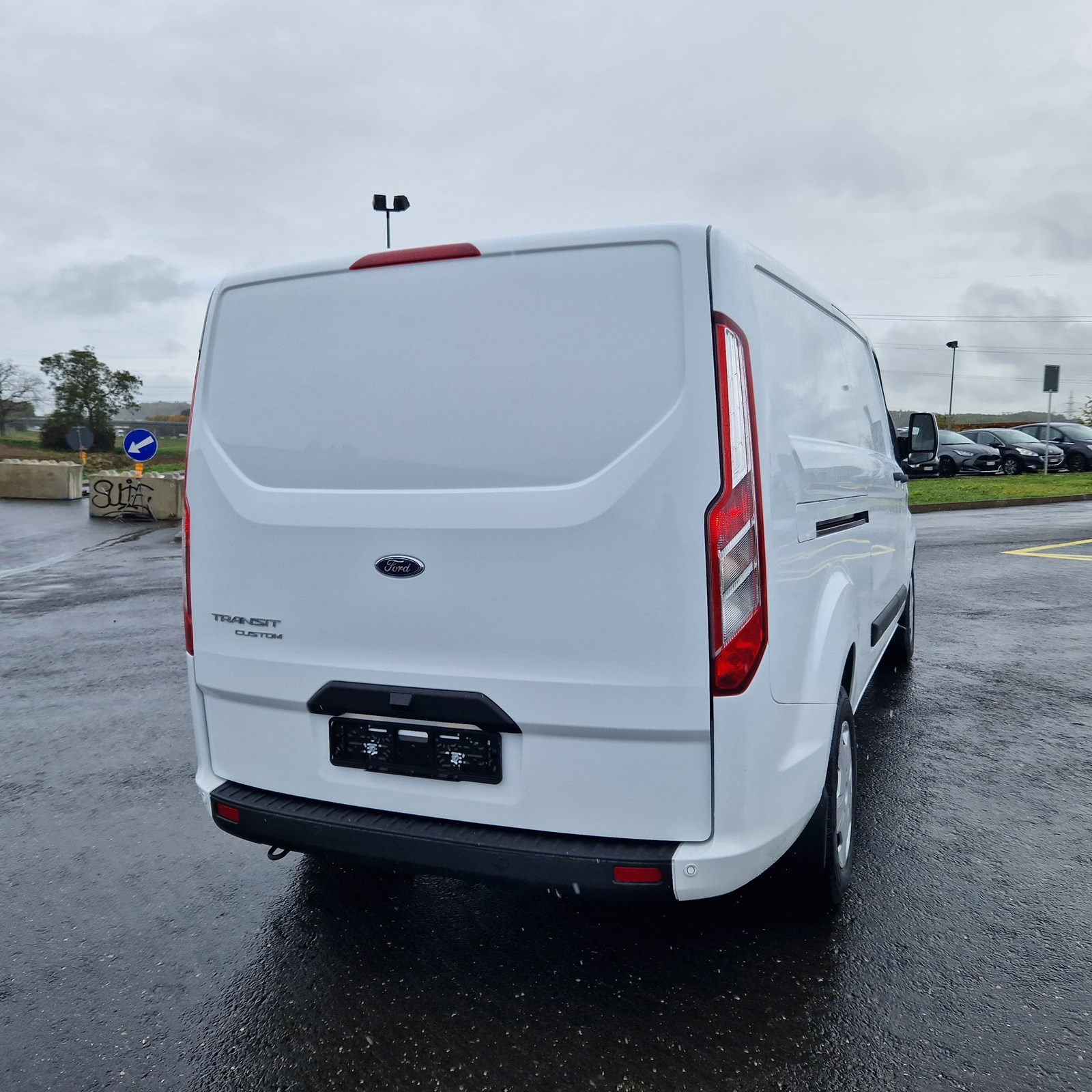FORD Transit Custom Van 300 L2H1 Limited A-image-12