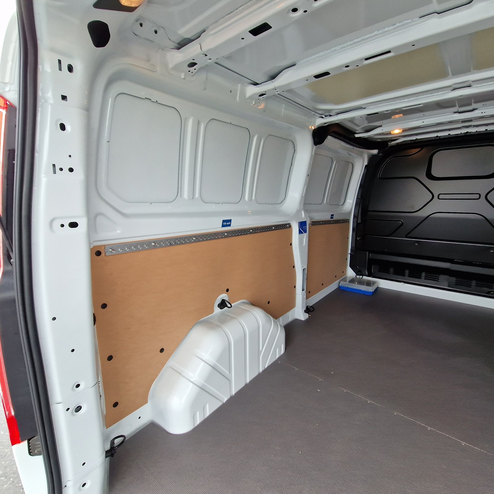 FORD Transit Custom Van 300 L2H1 Limited A-image-15