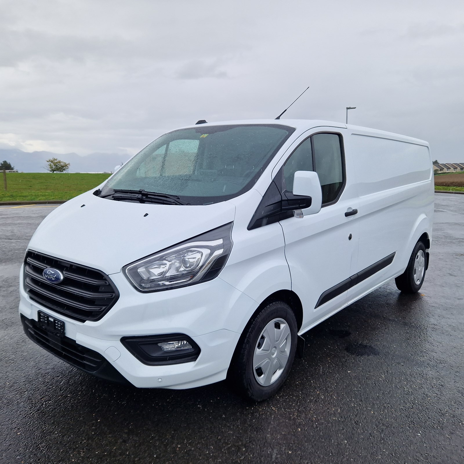 FORD Transit Custom Van 300 L2H1 Limited A-image-21