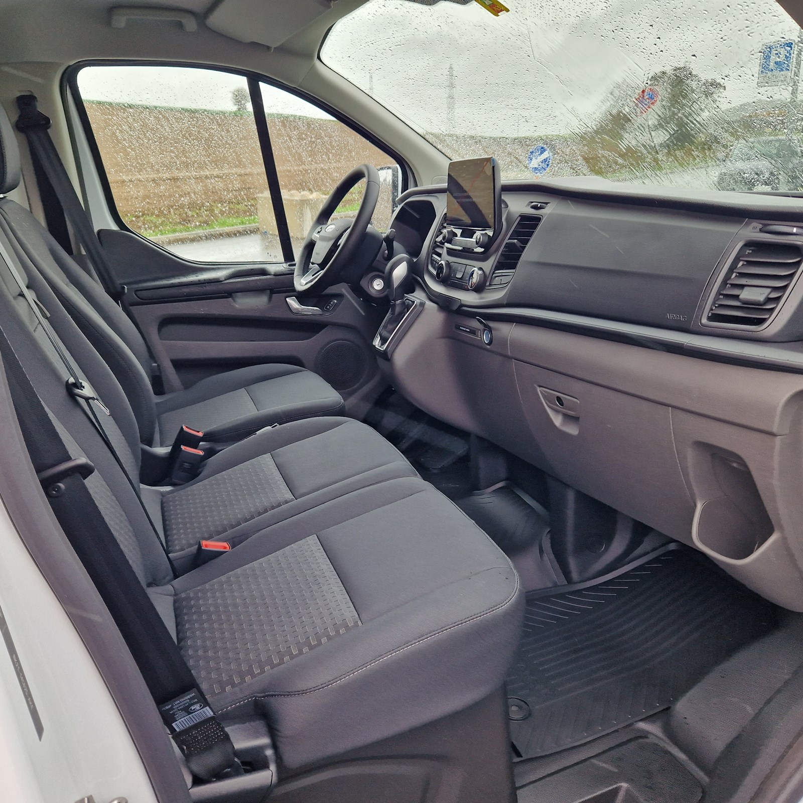 FORD Transit Custom Van 300 L2H1 Limited A-image-27