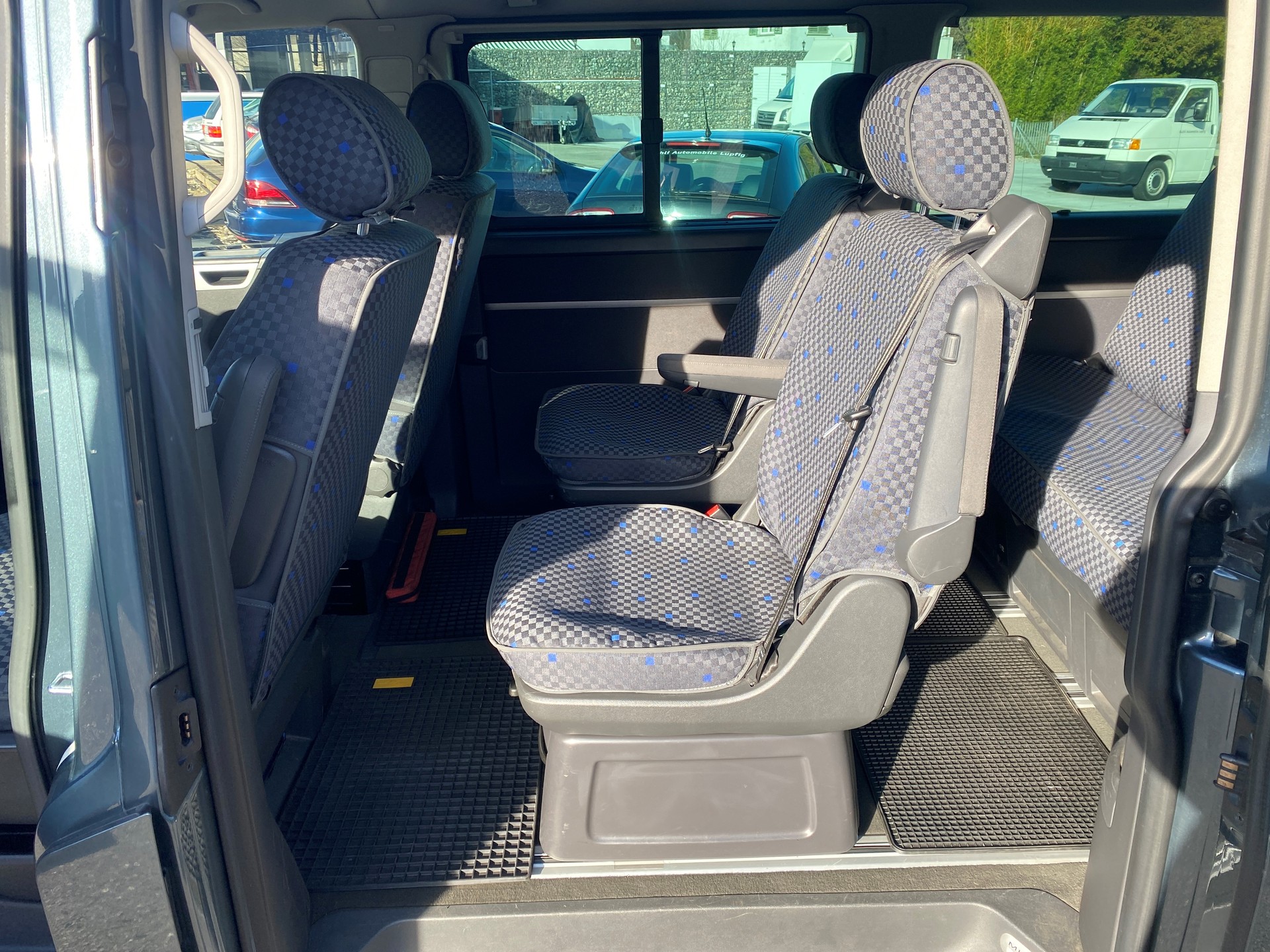 VW T5 Multivan Comfortline 2.5 TDI-image-9